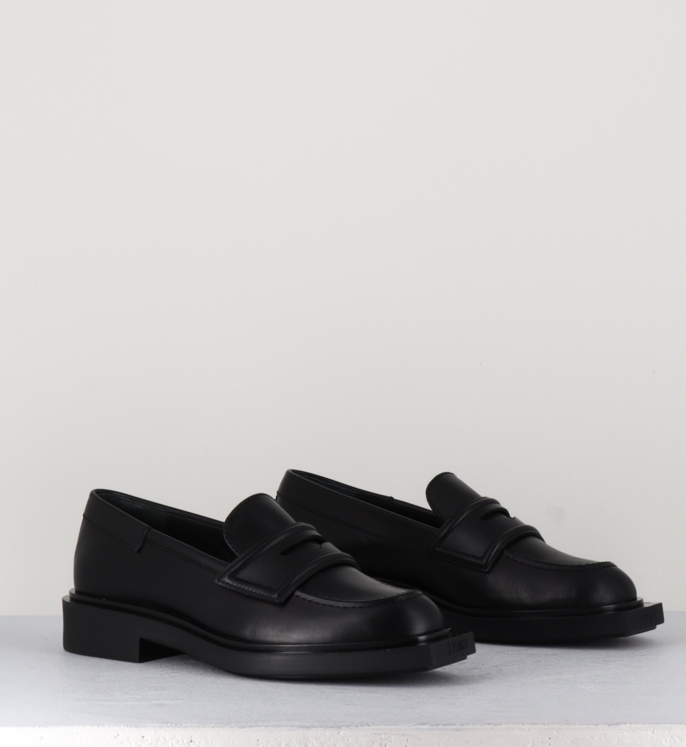 Mocassin en cuir lisse noir - VIOLA LEE BLACK