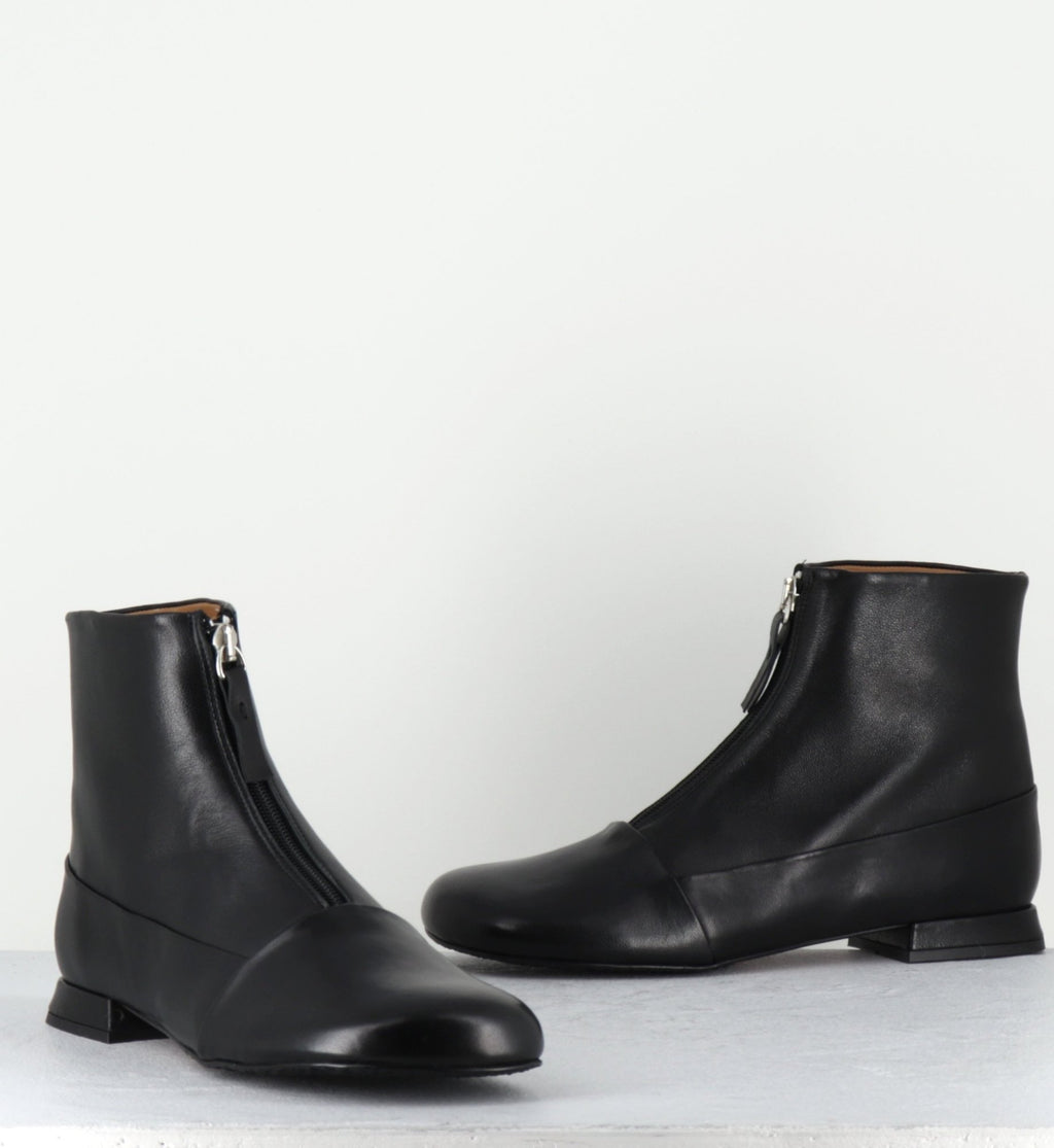 Boots plates en cuir souple noir à zip -  MARIA BLACK NAPPA