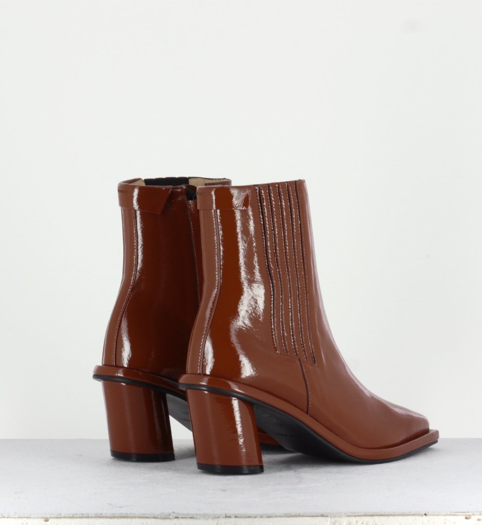 Oblique Square Chelsea boots en cuir vinyle brique - Reike Nen
