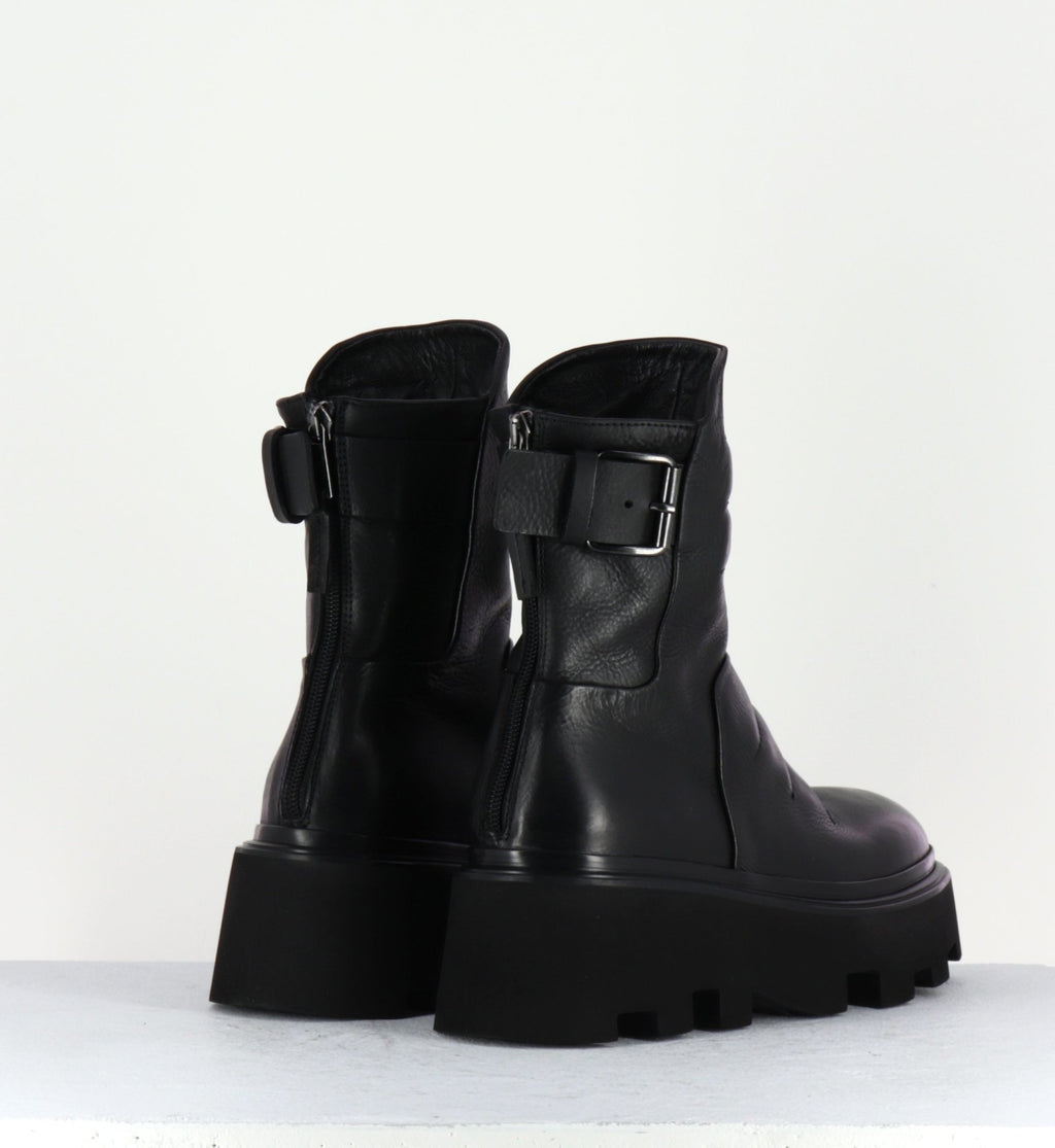 Boots en cuir noir à surpiqures et semelle micro - E2722
