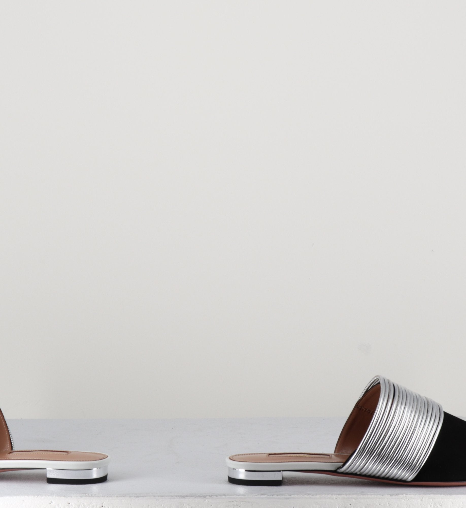 Mules en veau velours noir et  argent RENDEZ VOUS  MULE FLAT - Aquazzura