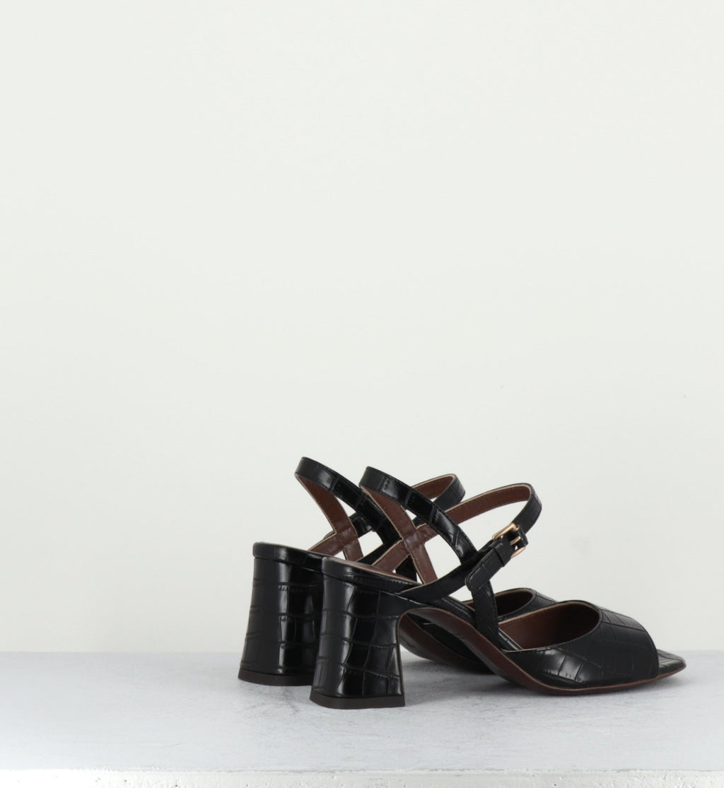 PE21039 BLACK