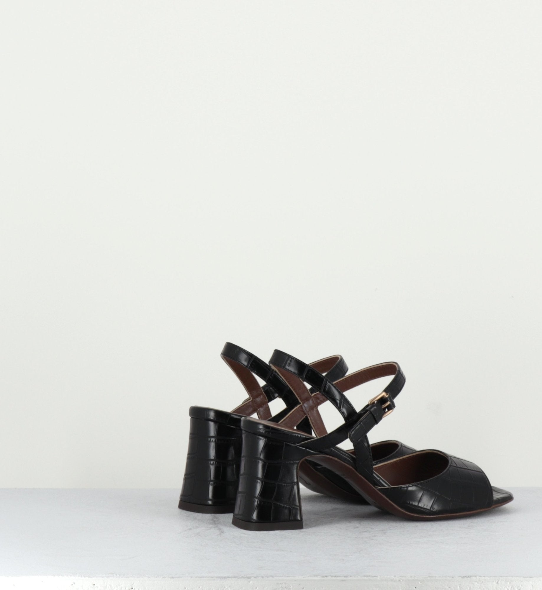 PE21039 BLACK