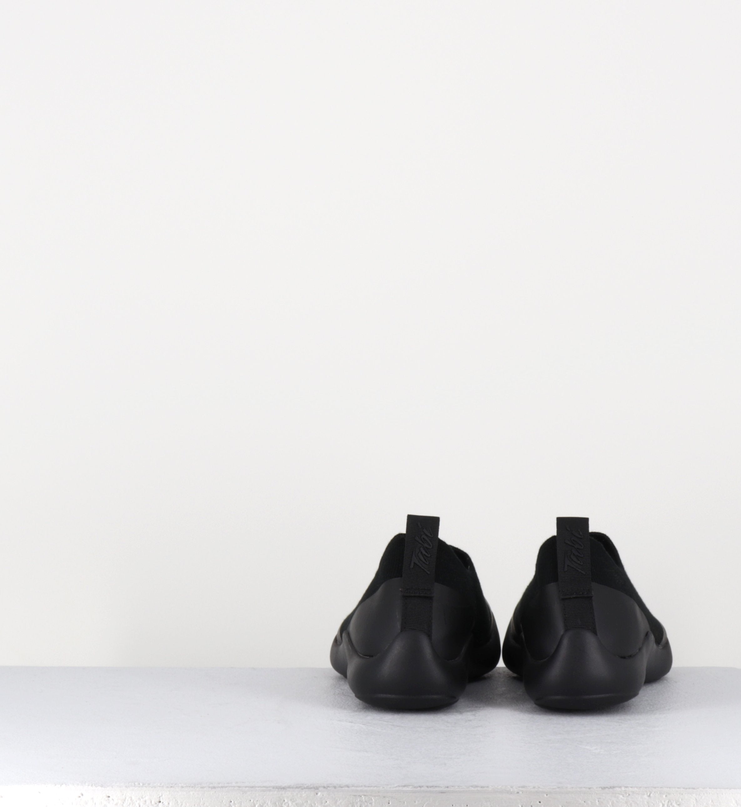 TABI MULE SANDAL BLACK