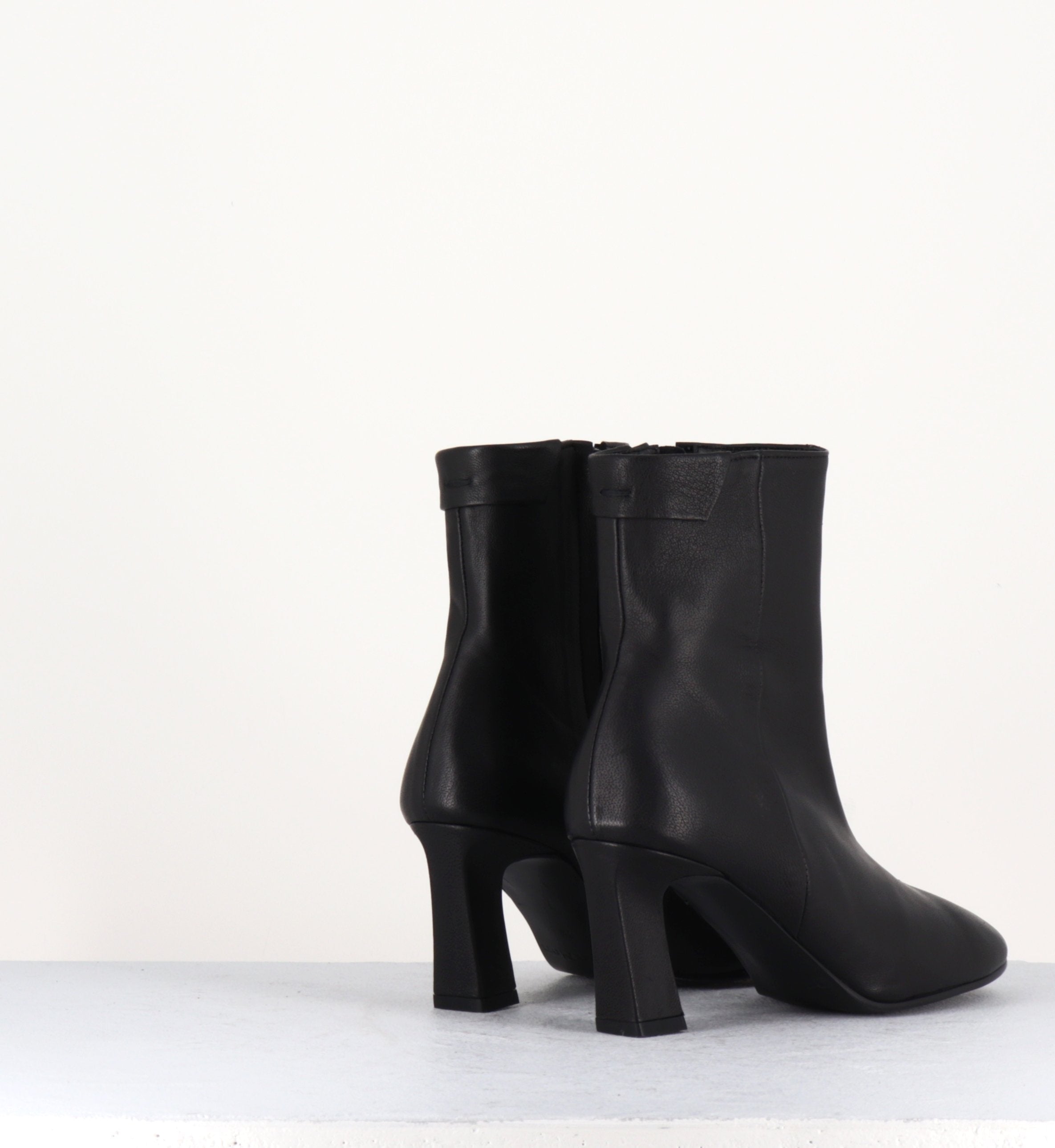 WIDE TOE CLEAN BOOTS