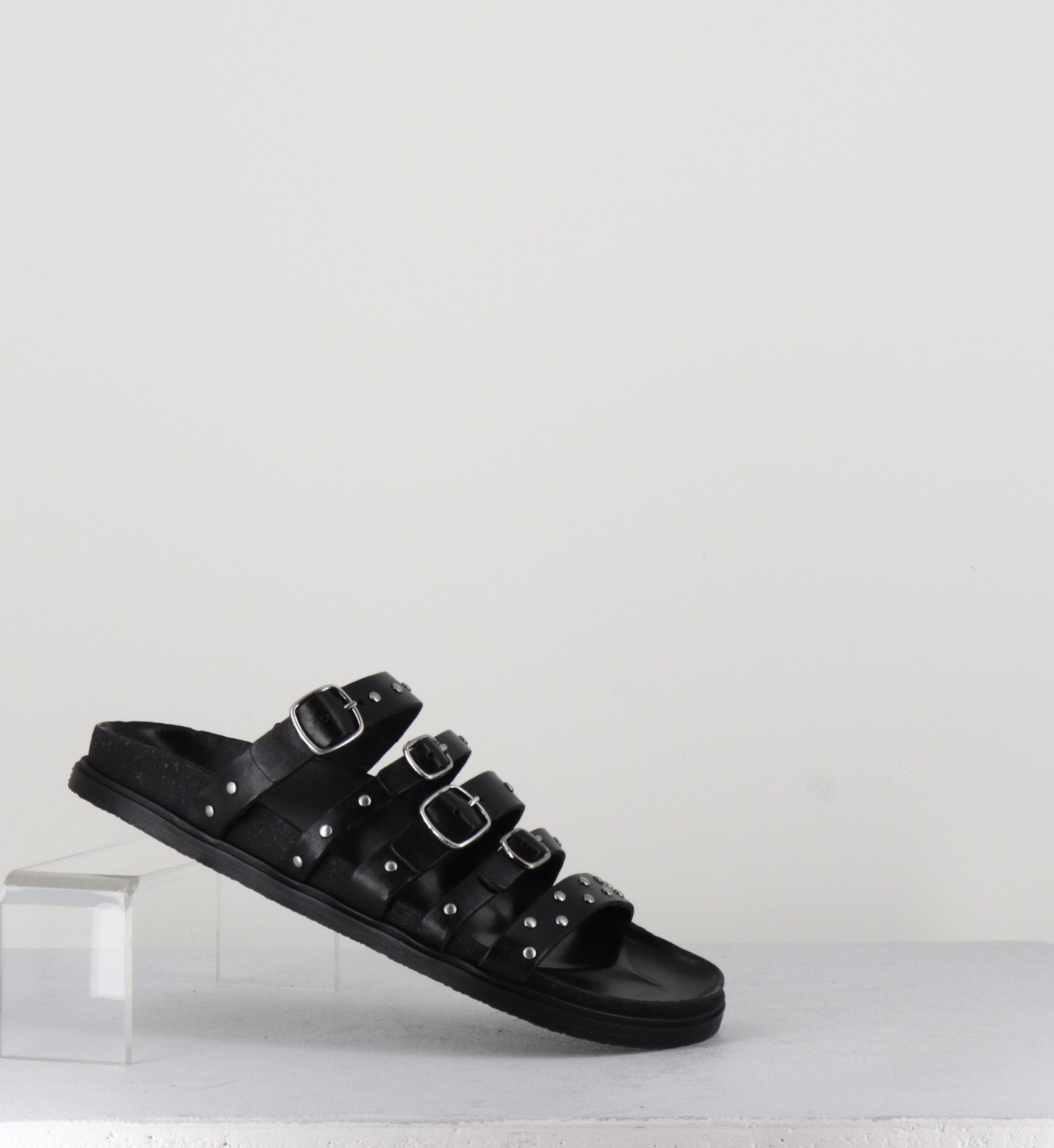 Sandales plates en cuir noir multi-brides à clous - 68750 NERO