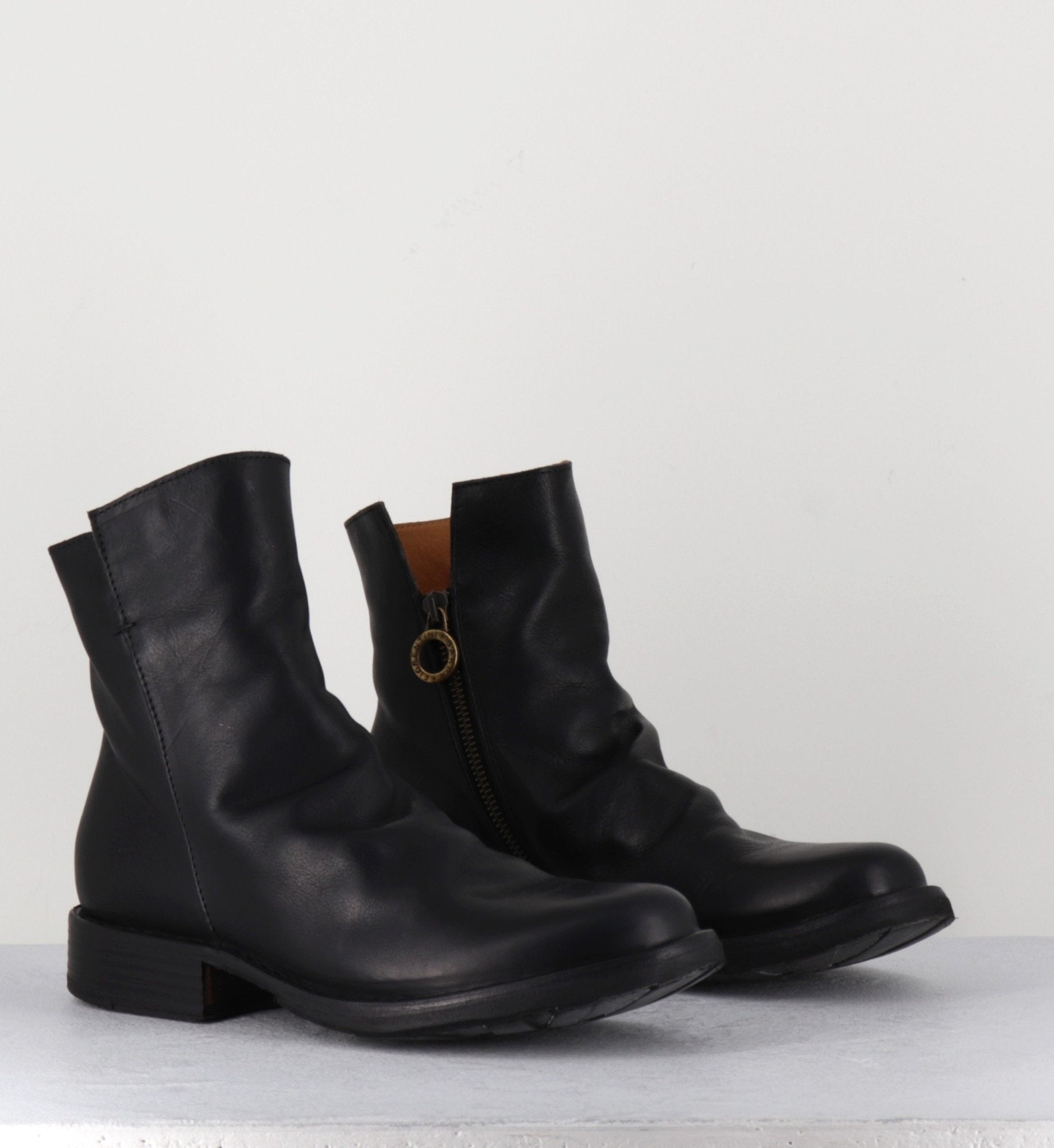 ELF-22 BLACK BOOTS