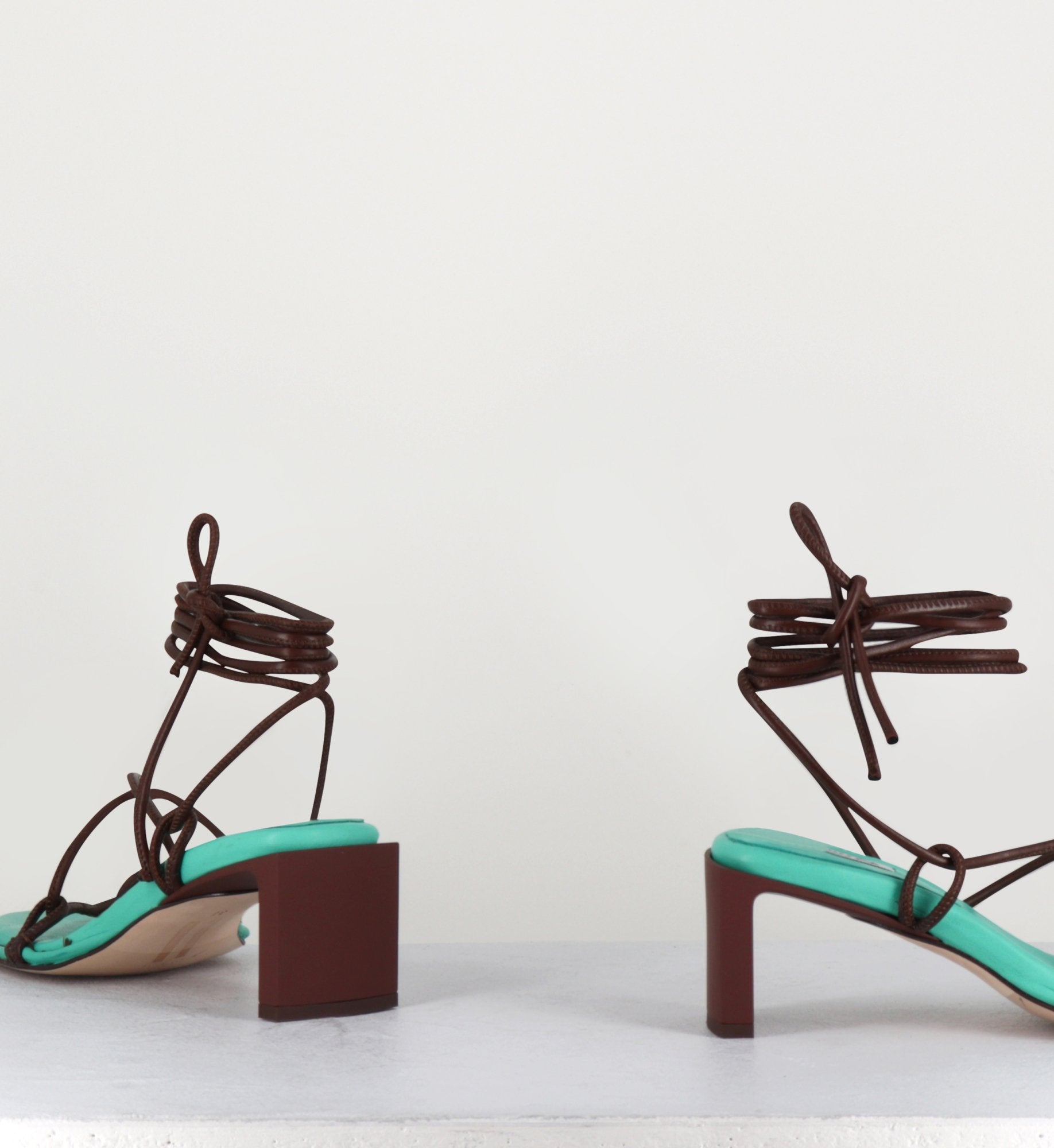 Sandales vertes à fines lanières de cuir marron- ALBERTA GREEN SANDALS