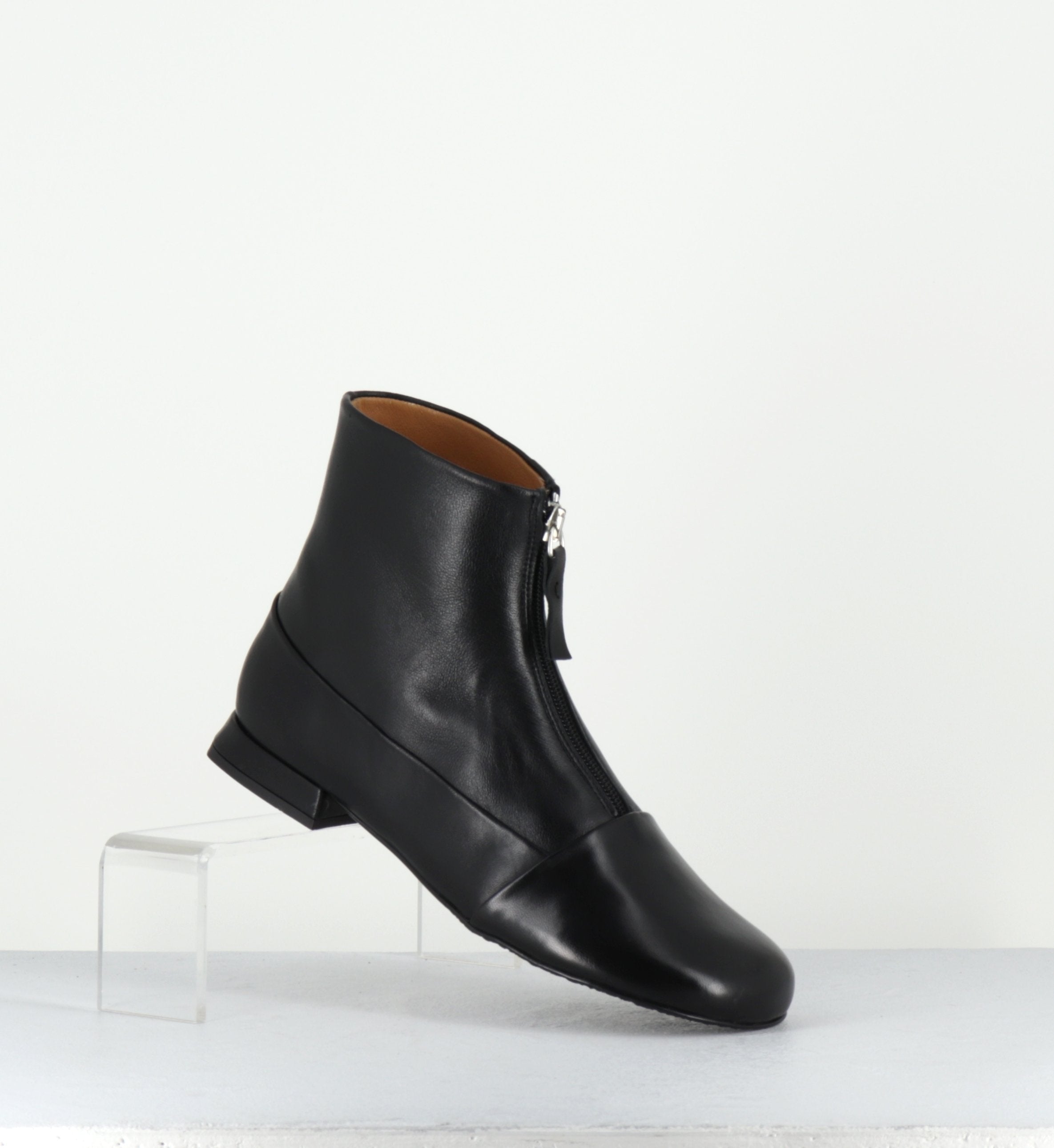 Boots plates en cuir souple noir à zip -  MARIA BLACK NAPPA