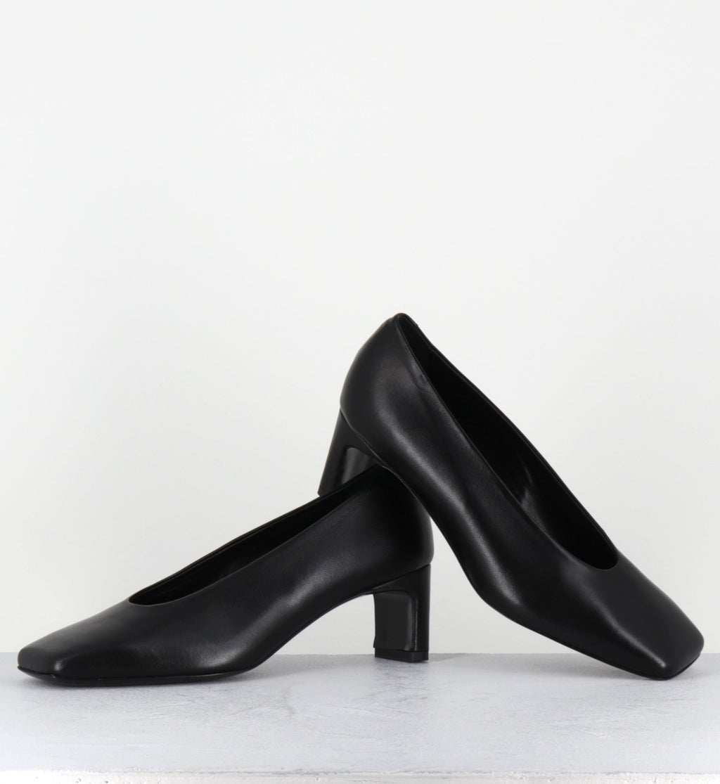 SANTI BLACK COWHIDE