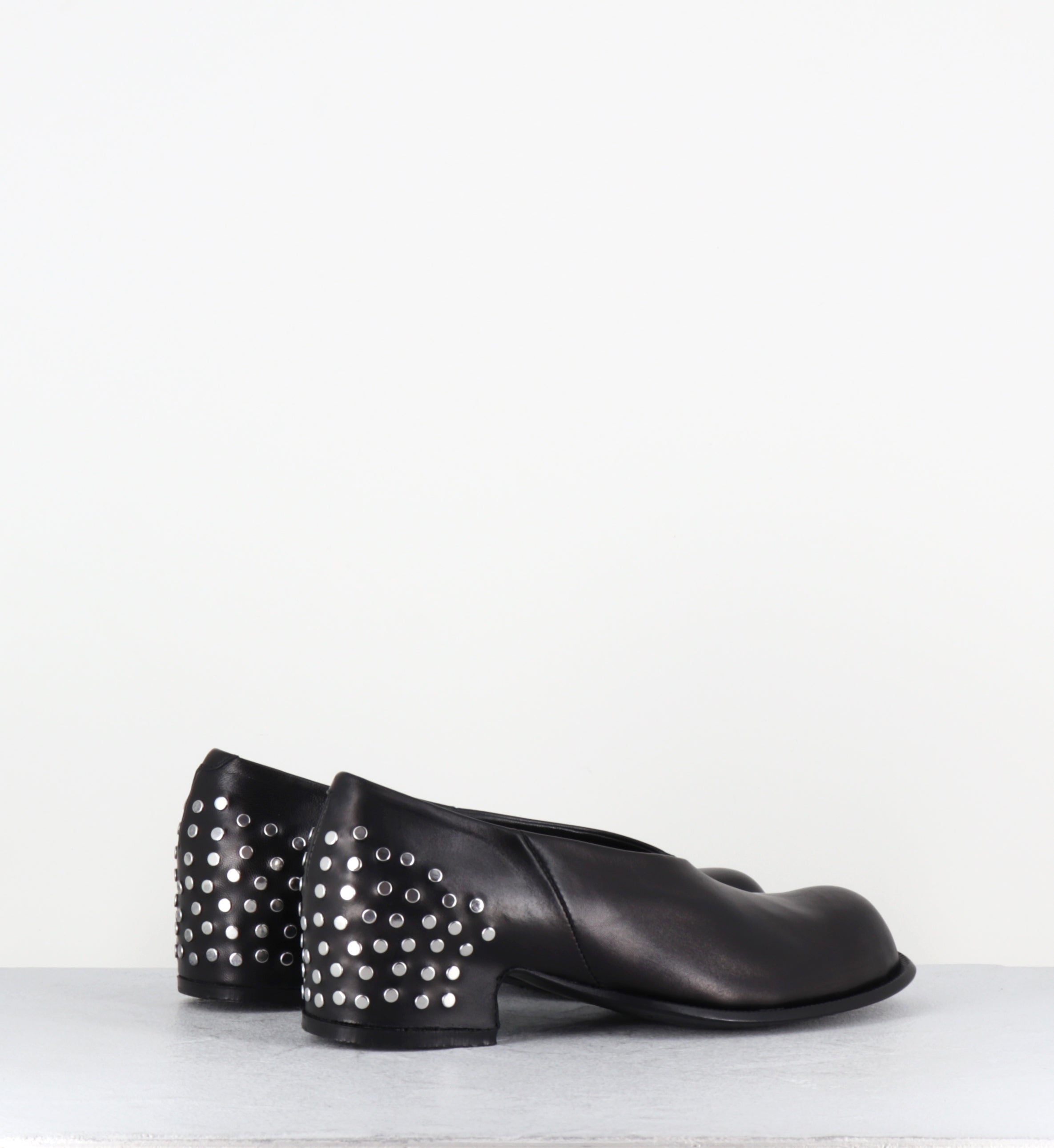 Escarpins en cuir noir à rivets - ANITA RIVET NERO