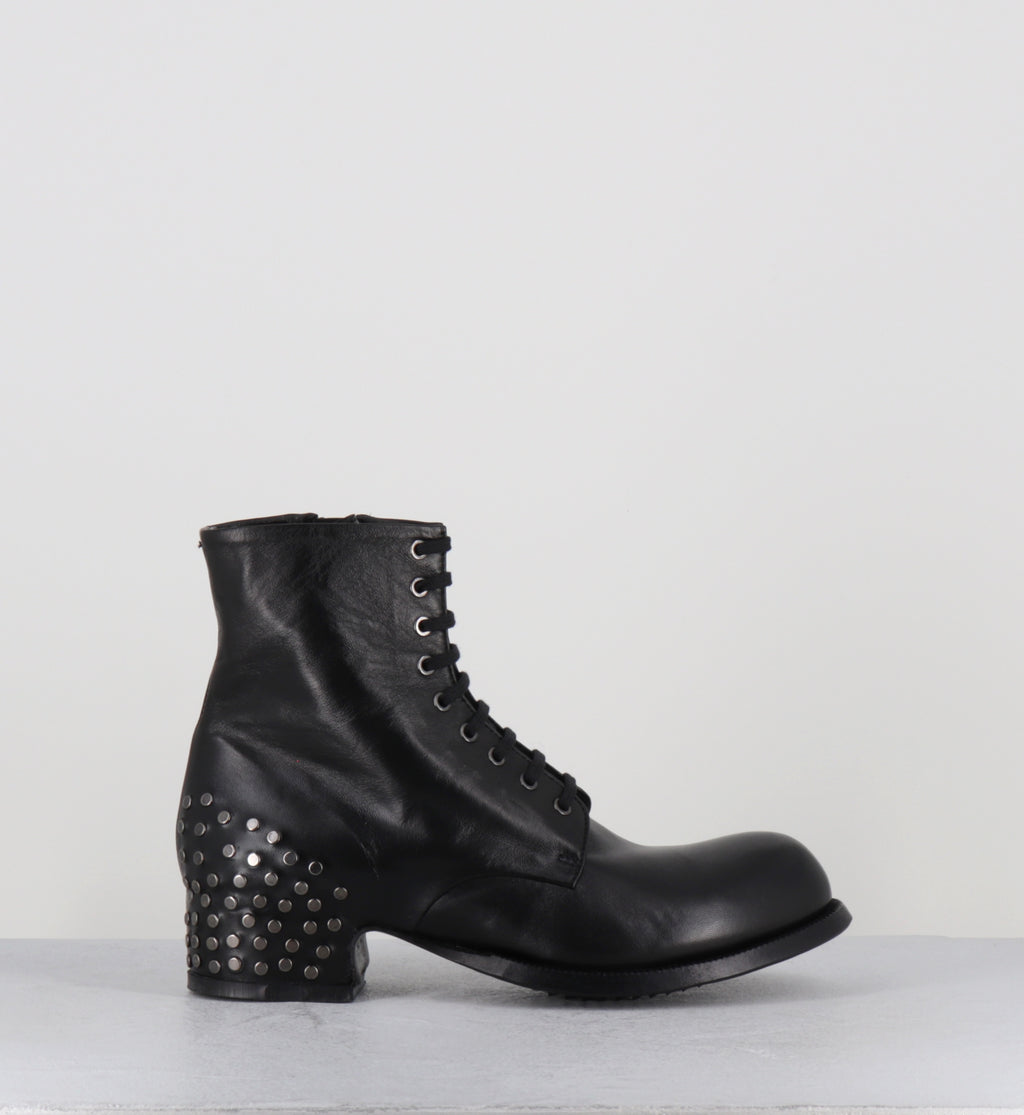 Bottines à lacets en cuir noir à clous - JOLE RIVET MOUSSE NERO