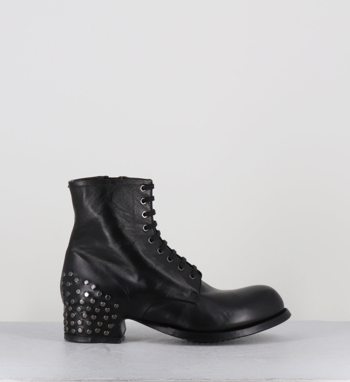 Bottines à lacets en cuir noir à clous - JOLE RIVET MOUSSE NERO