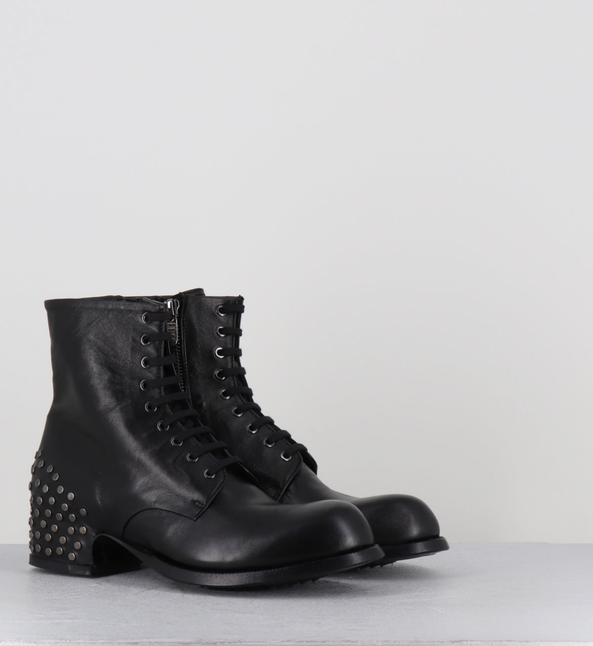 Bottines à lacets en cuir noir à clous - JOLE RIVET MOUSSE NERO