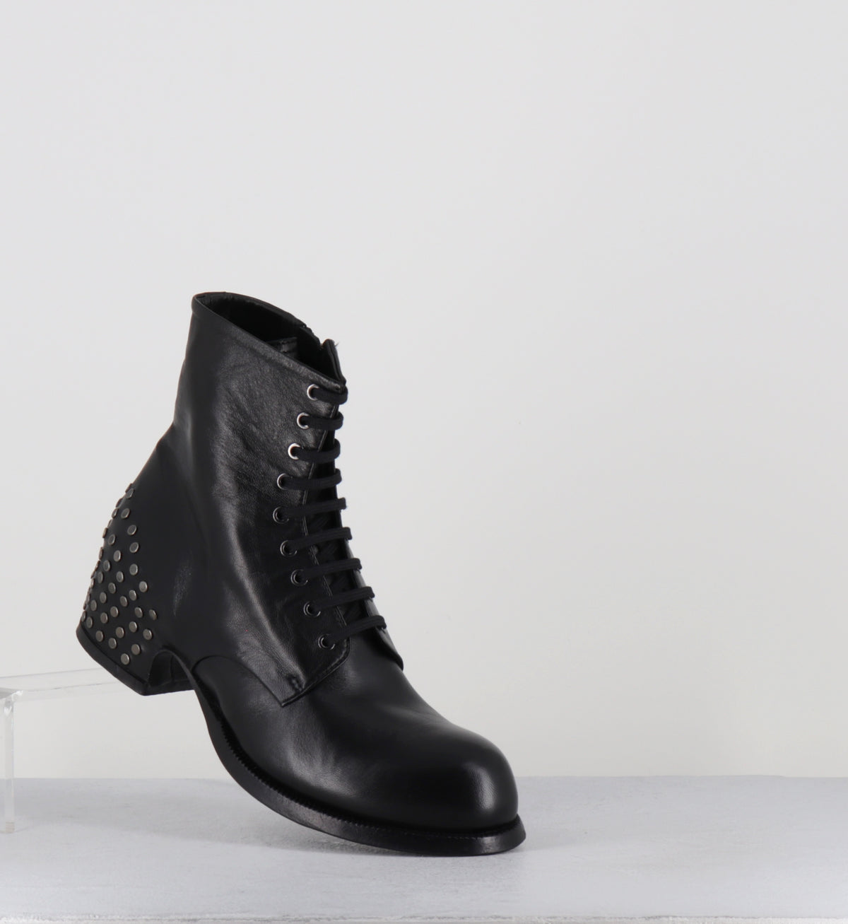 Bottines à lacets en cuir noir à clous - JOLE RIVET MOUSSE NERO
