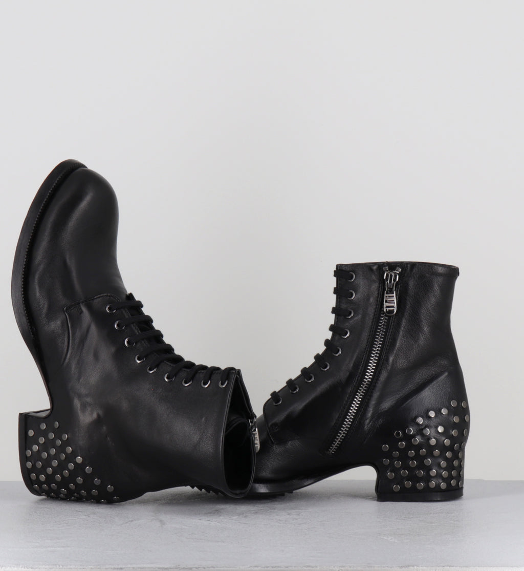 Bottines à lacets en cuir noir à clous - JOLE RIVET MOUSSE NERO