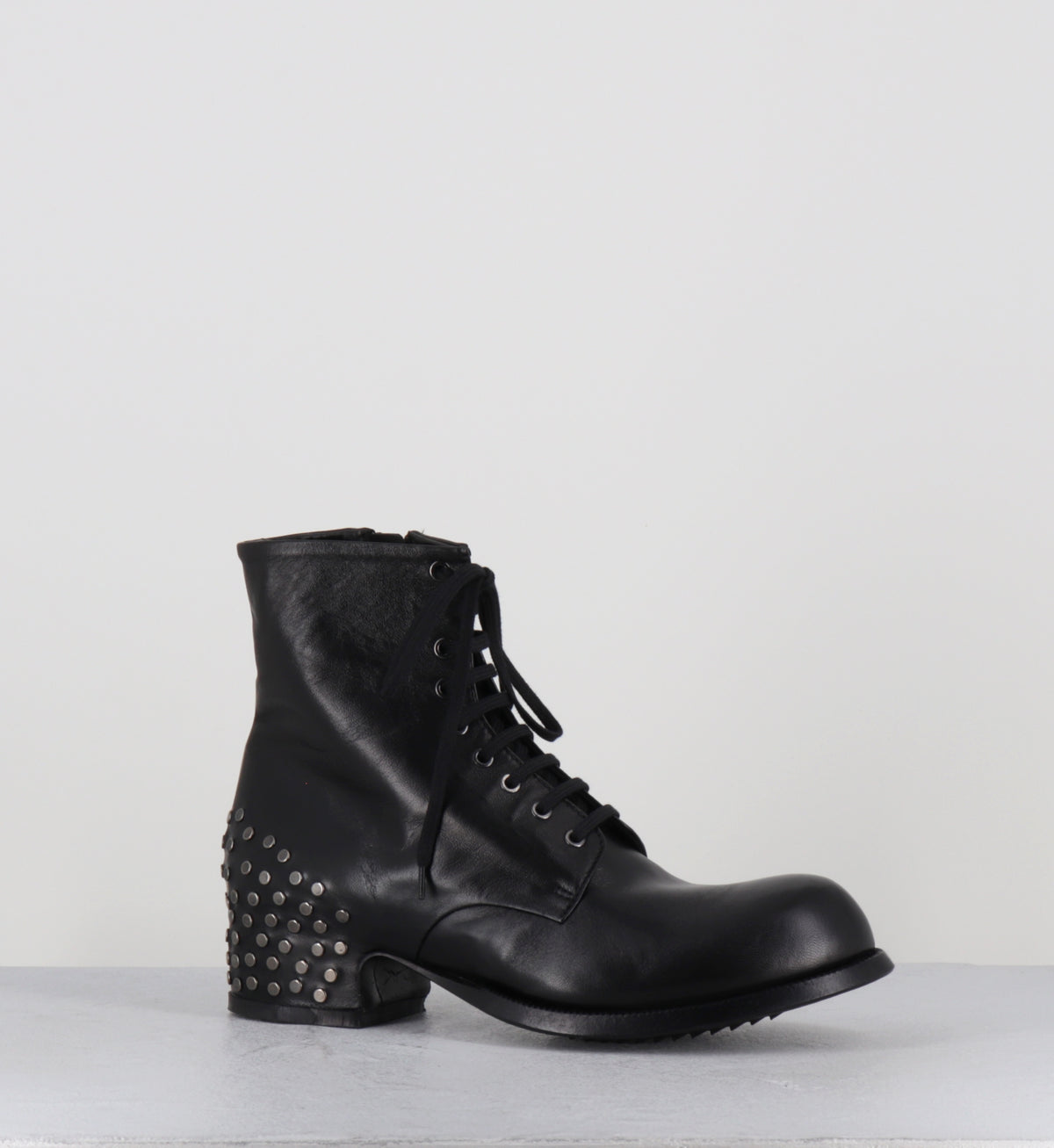 Bottines à lacets en cuir noir à clous - JOLE RIVET MOUSSE NERO