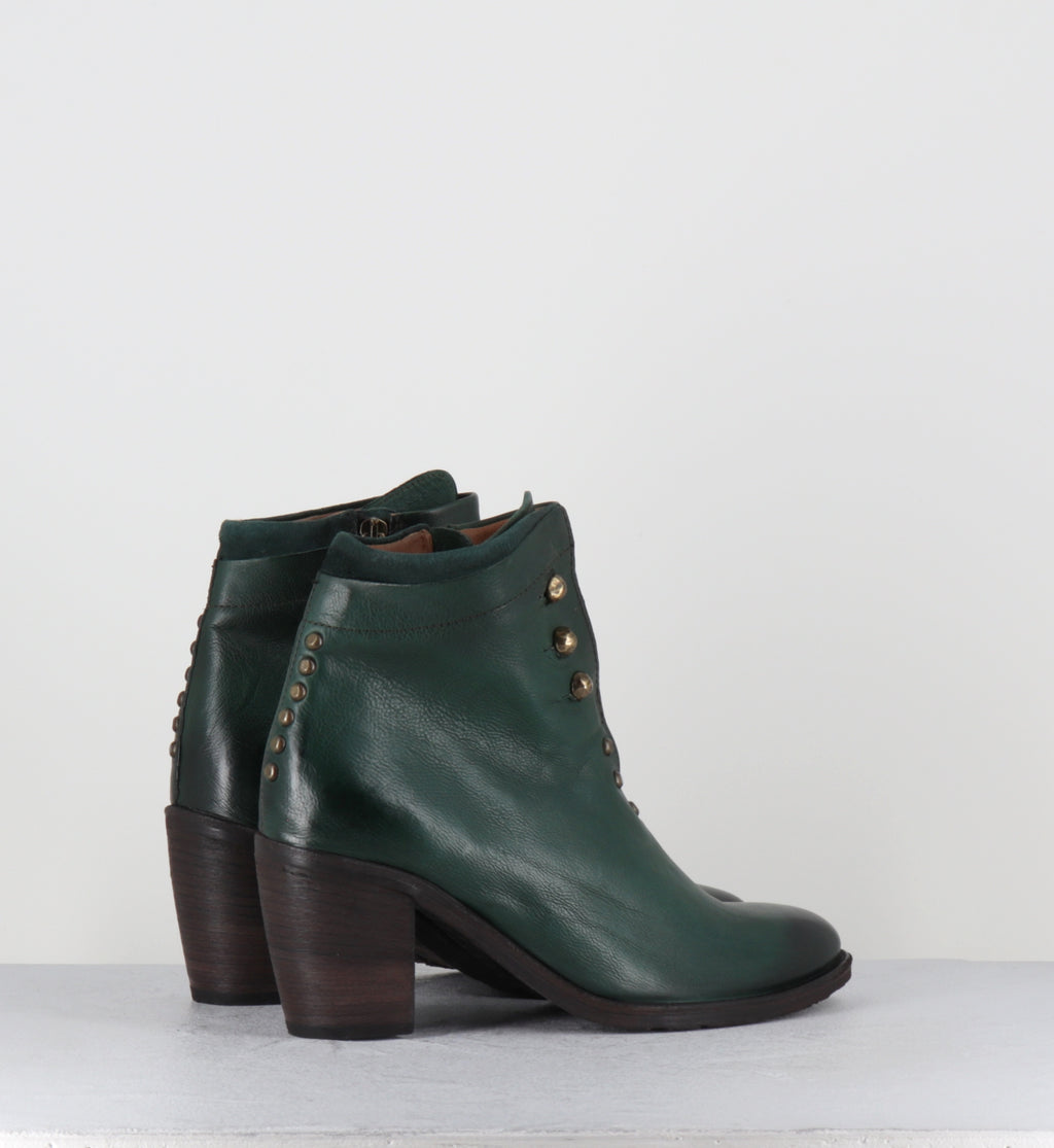 Boots en cuir vert à boutons dorés - 82220 RITHM BALSAMIC