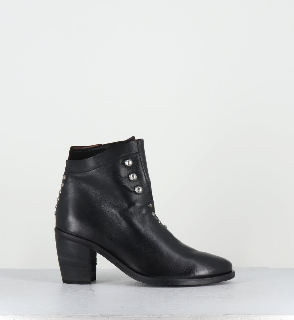 Boots en cuir noir à boutons argent - B82220 RITHM NERO