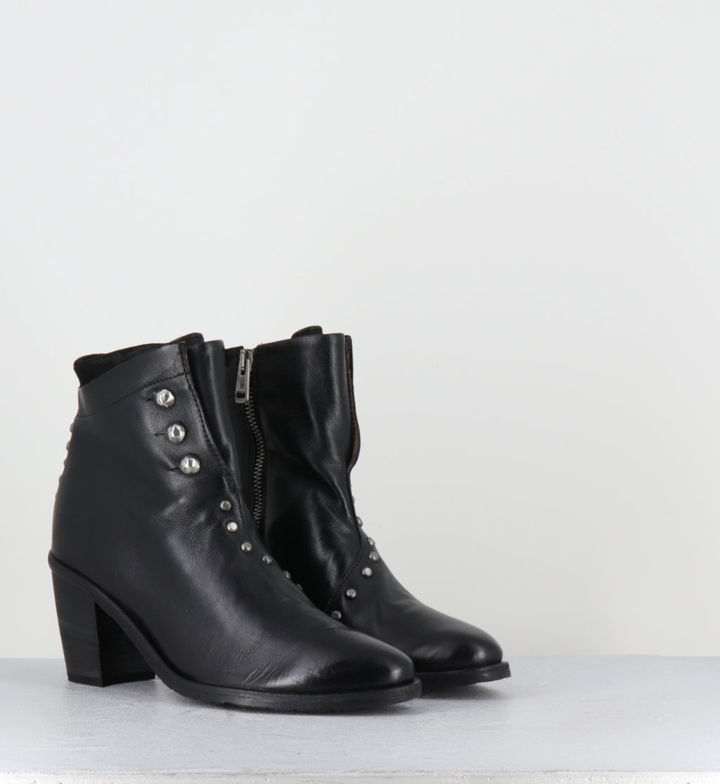 Boots en cuir noir à boutons argent - B82220 RITHM NERO