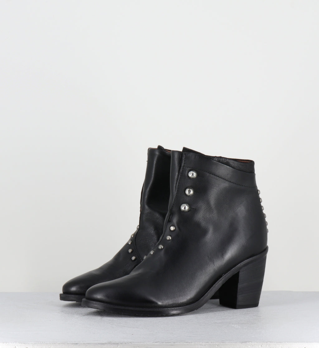 Boots en cuir noir à boutons argent - B82220 RITHM NERO