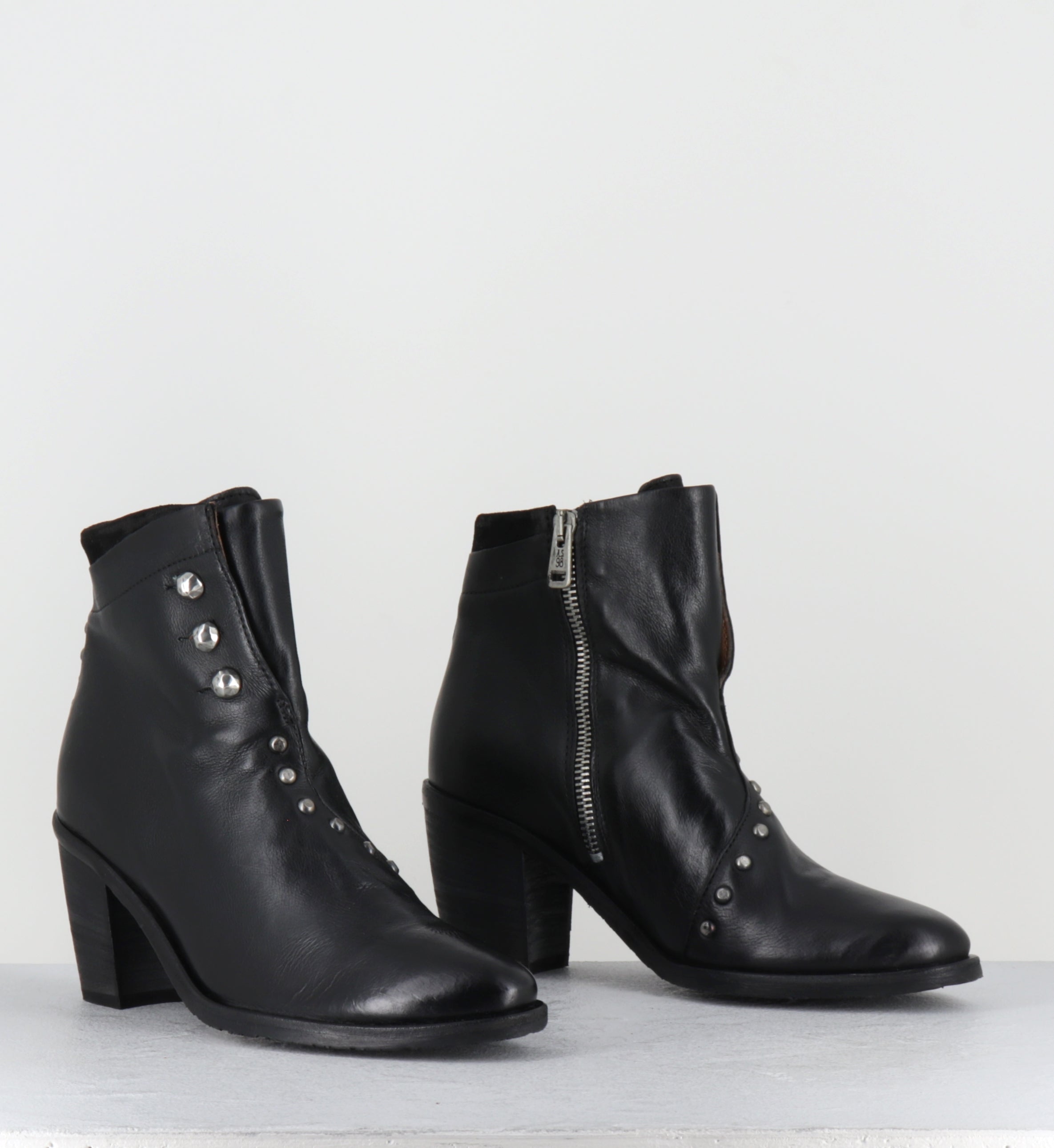 Boots en cuir noir à boutons argent - B82220 RITHM NERO