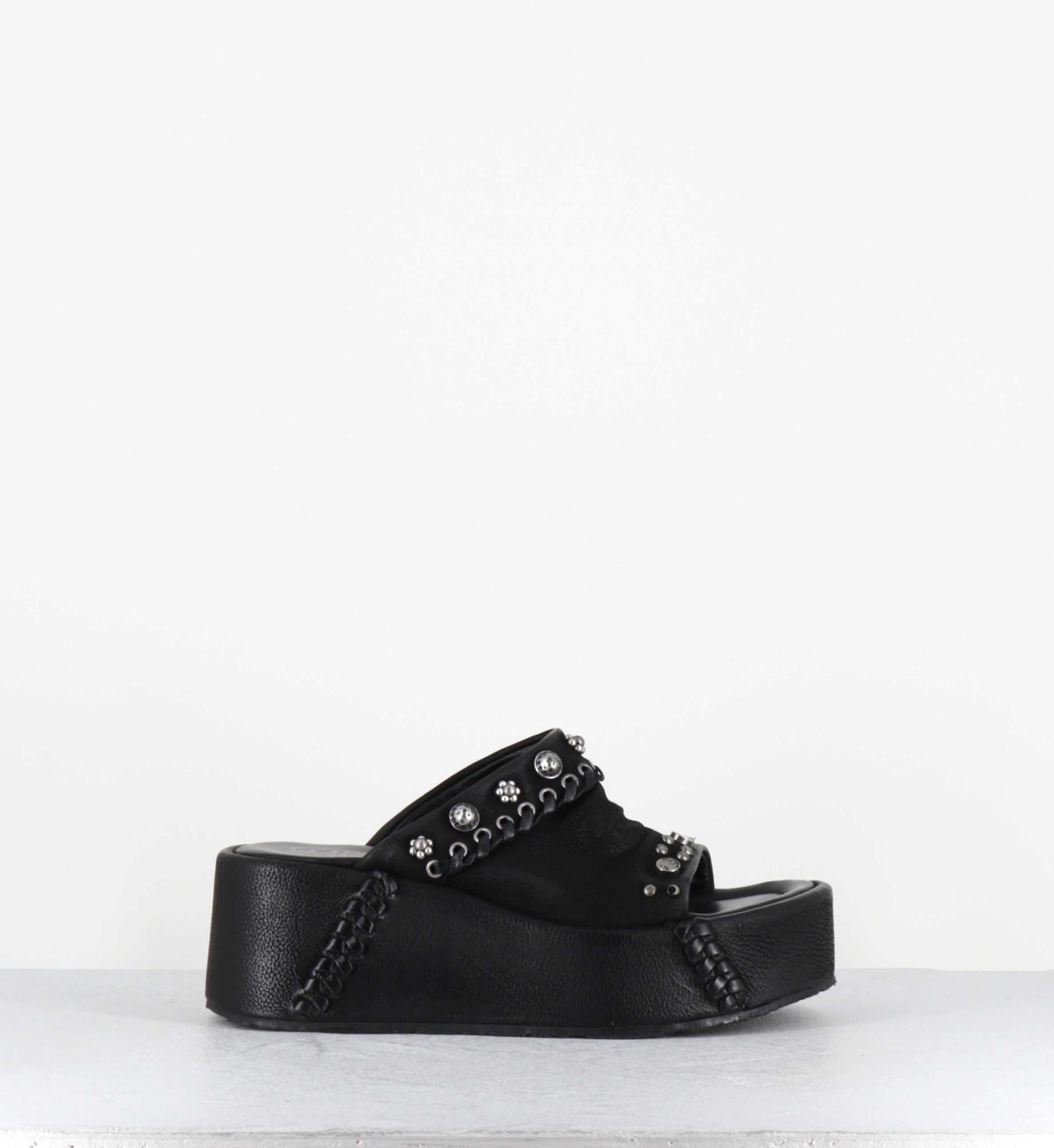 Mules compensées en cuir noir - B99009 NERO MANOLA