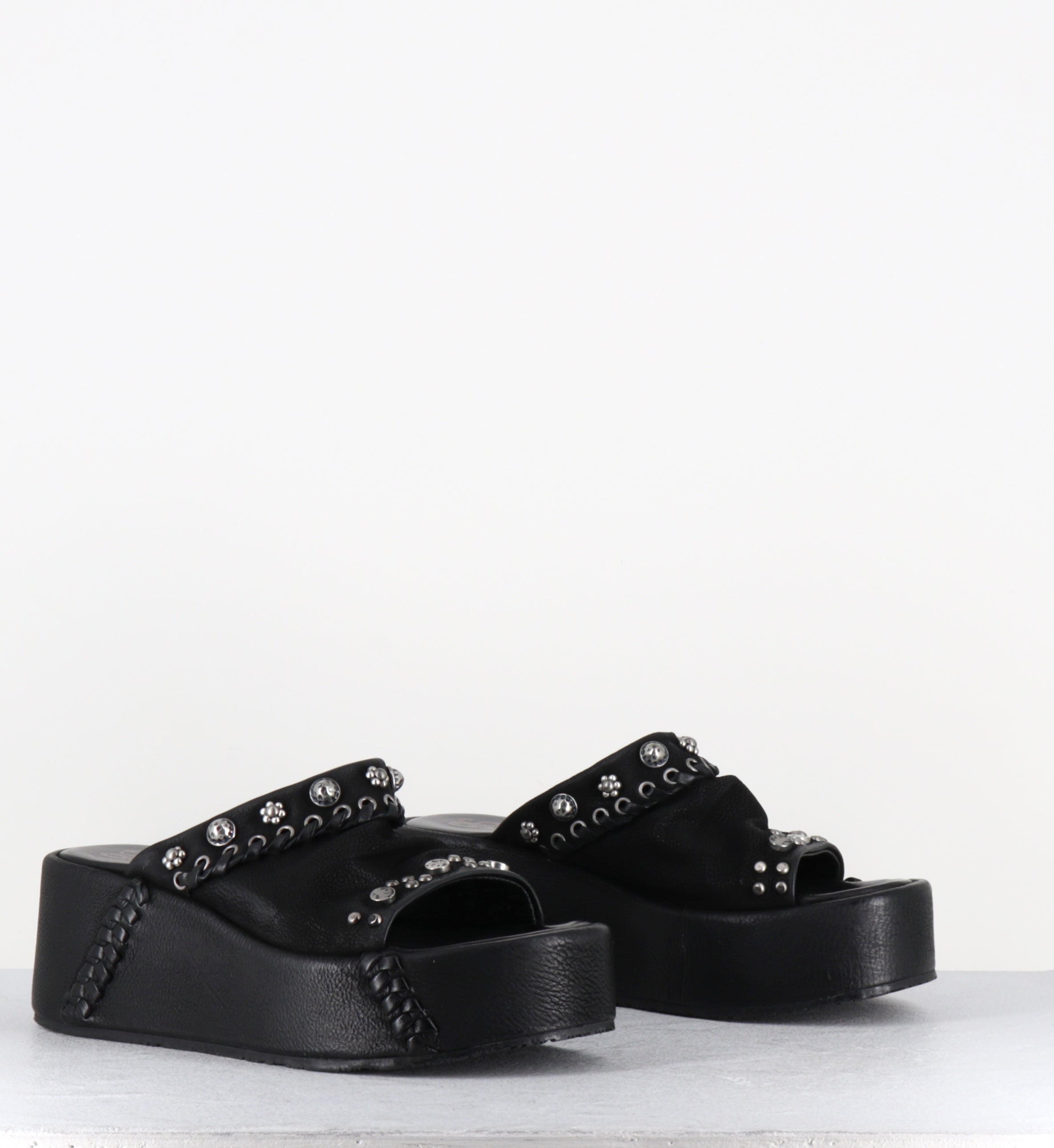Mules compensées en cuir noir - B99009 NERO MANOLA