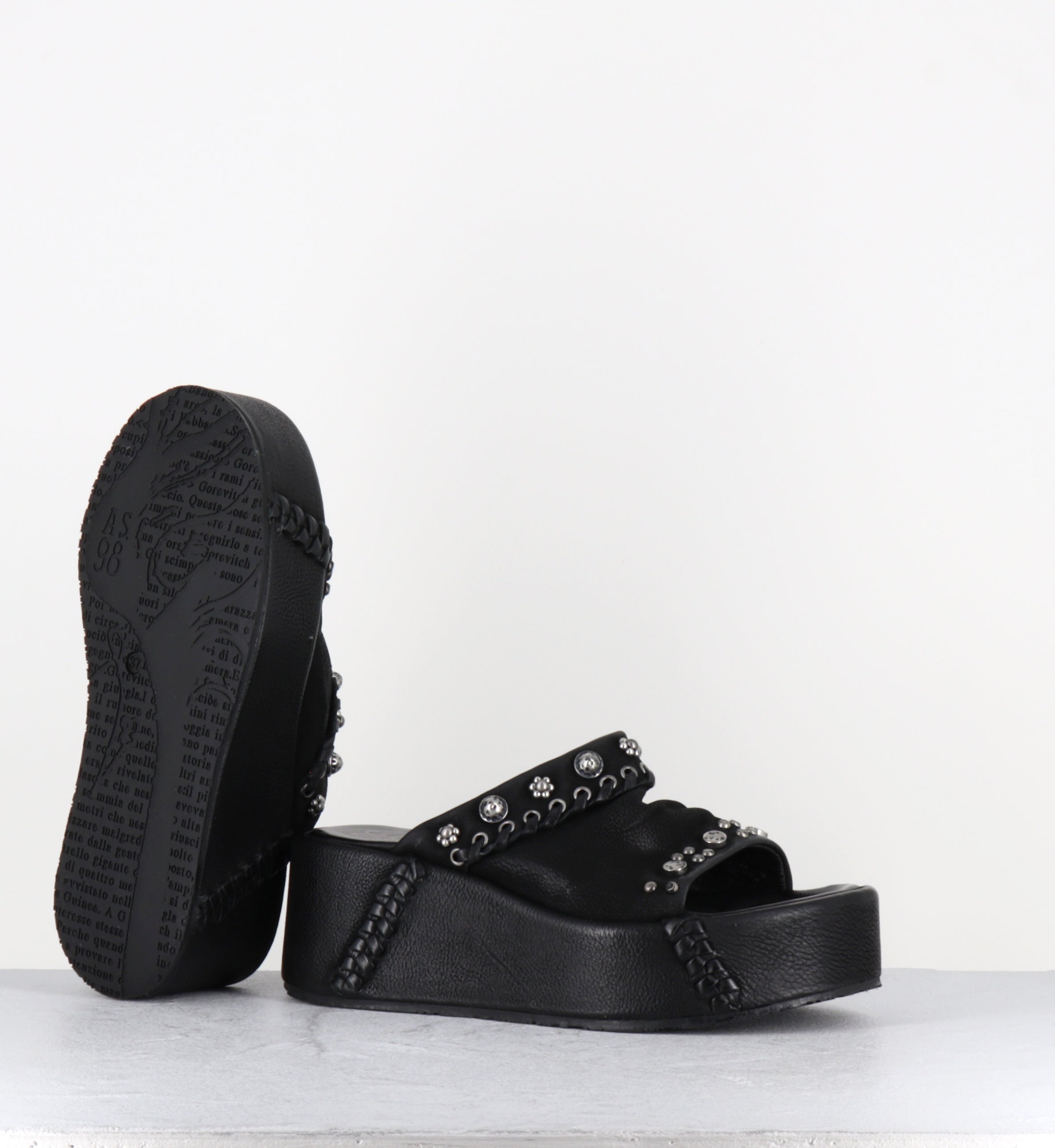 Mules compensées en cuir noir - B99009 NERO MANOLA