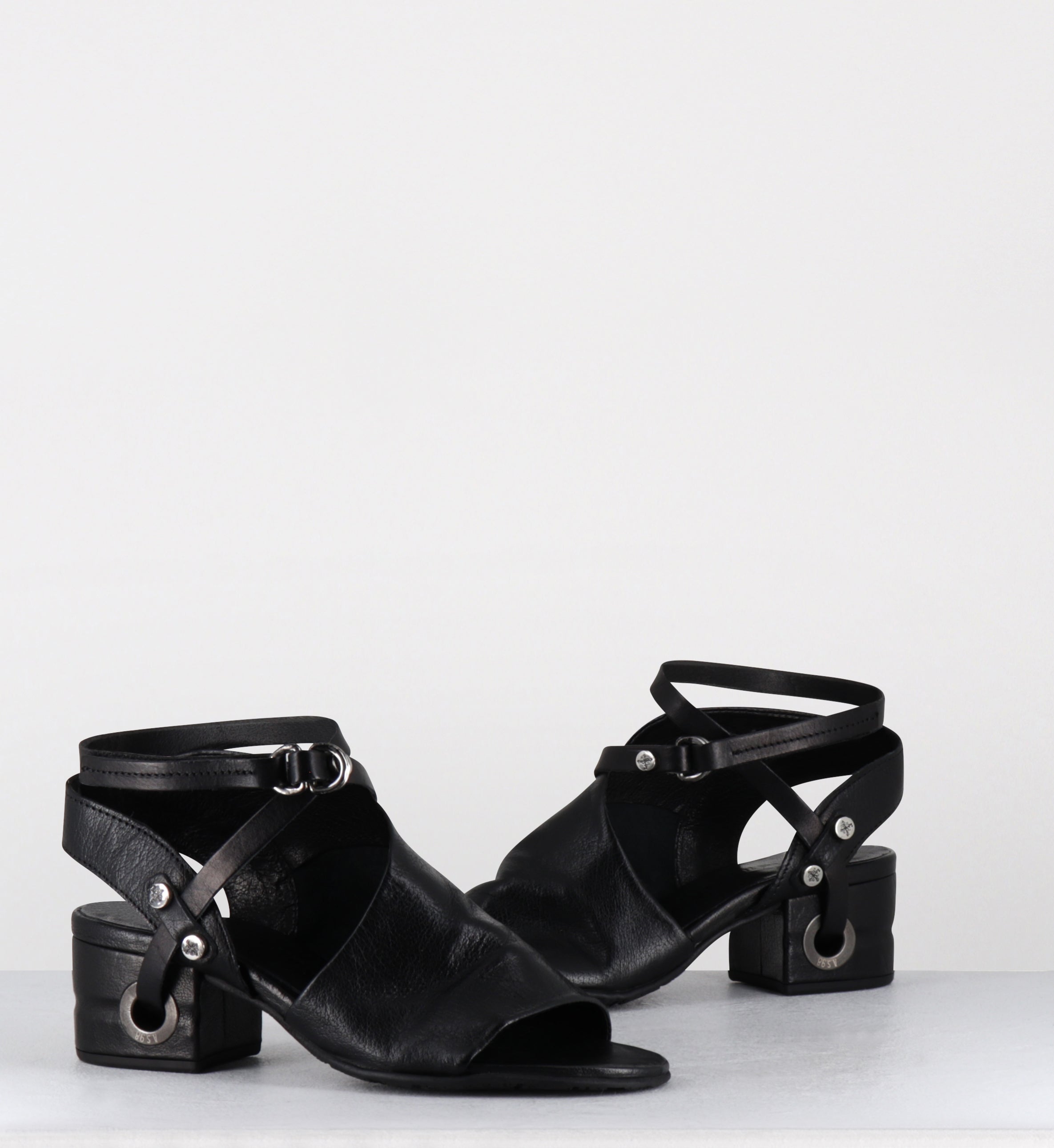 Sandales en cuir noir asymétriques - C34003 NERO NERO