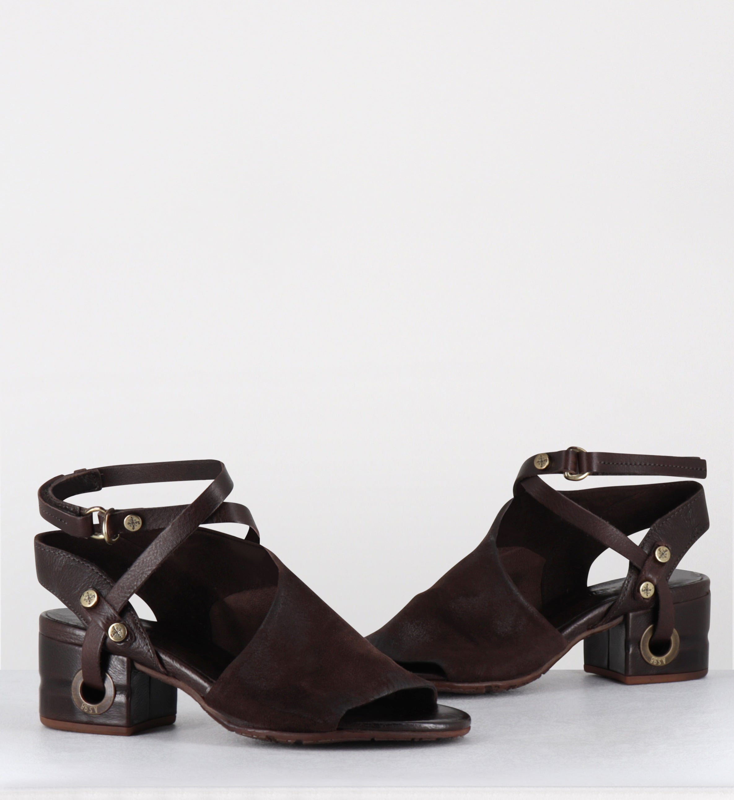 Sandales en daim marron asymétriques - C34003 EBANO TDM