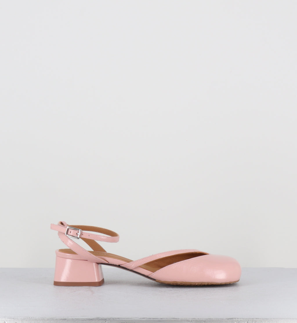 Babies en cuir vernis rose clair asymétriques -  NOLA PINK SOFTPLAK