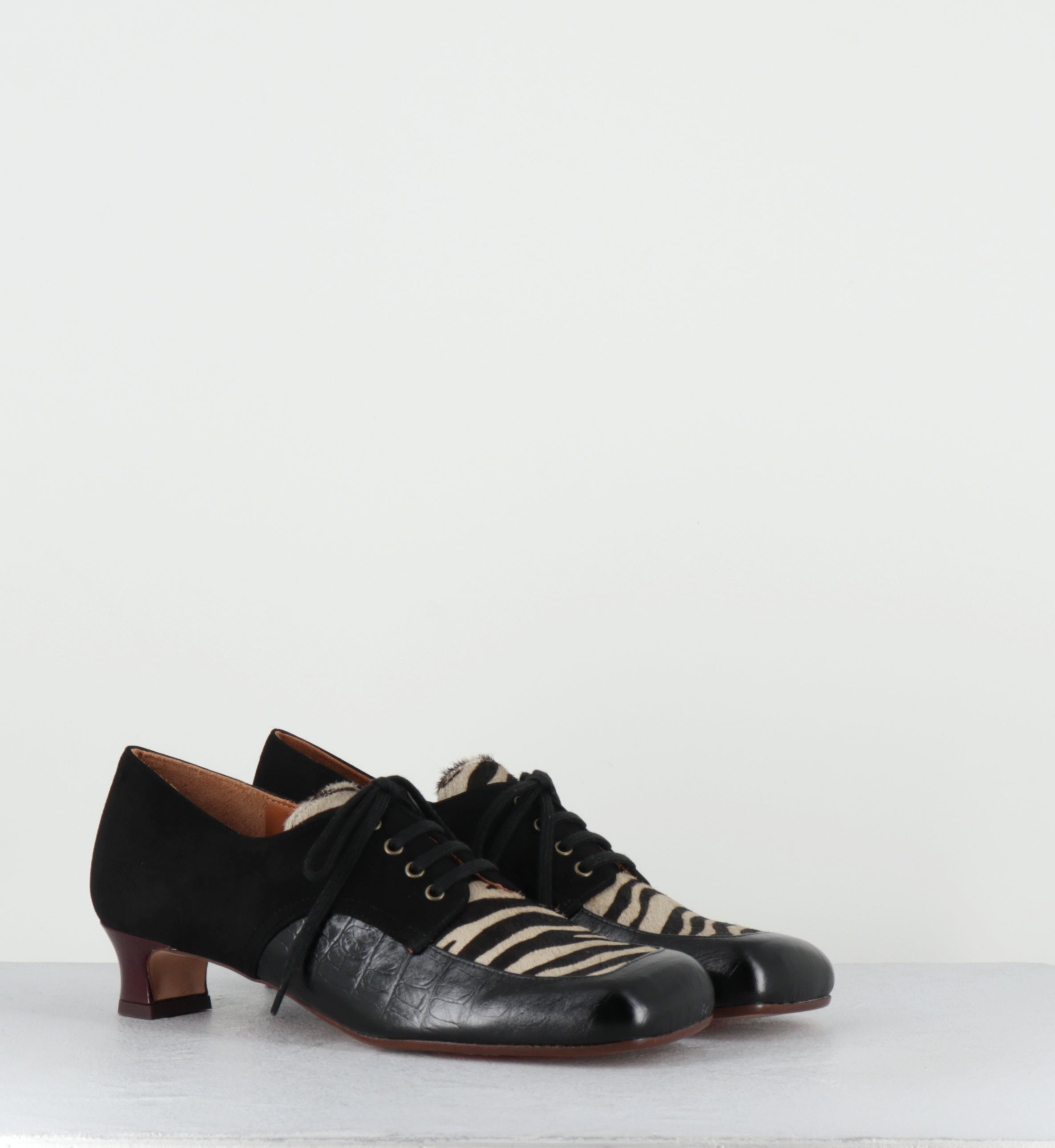 Chaussures à lacets cuir noir et zèbre - IZMAYA KRAKOVA NEGRO