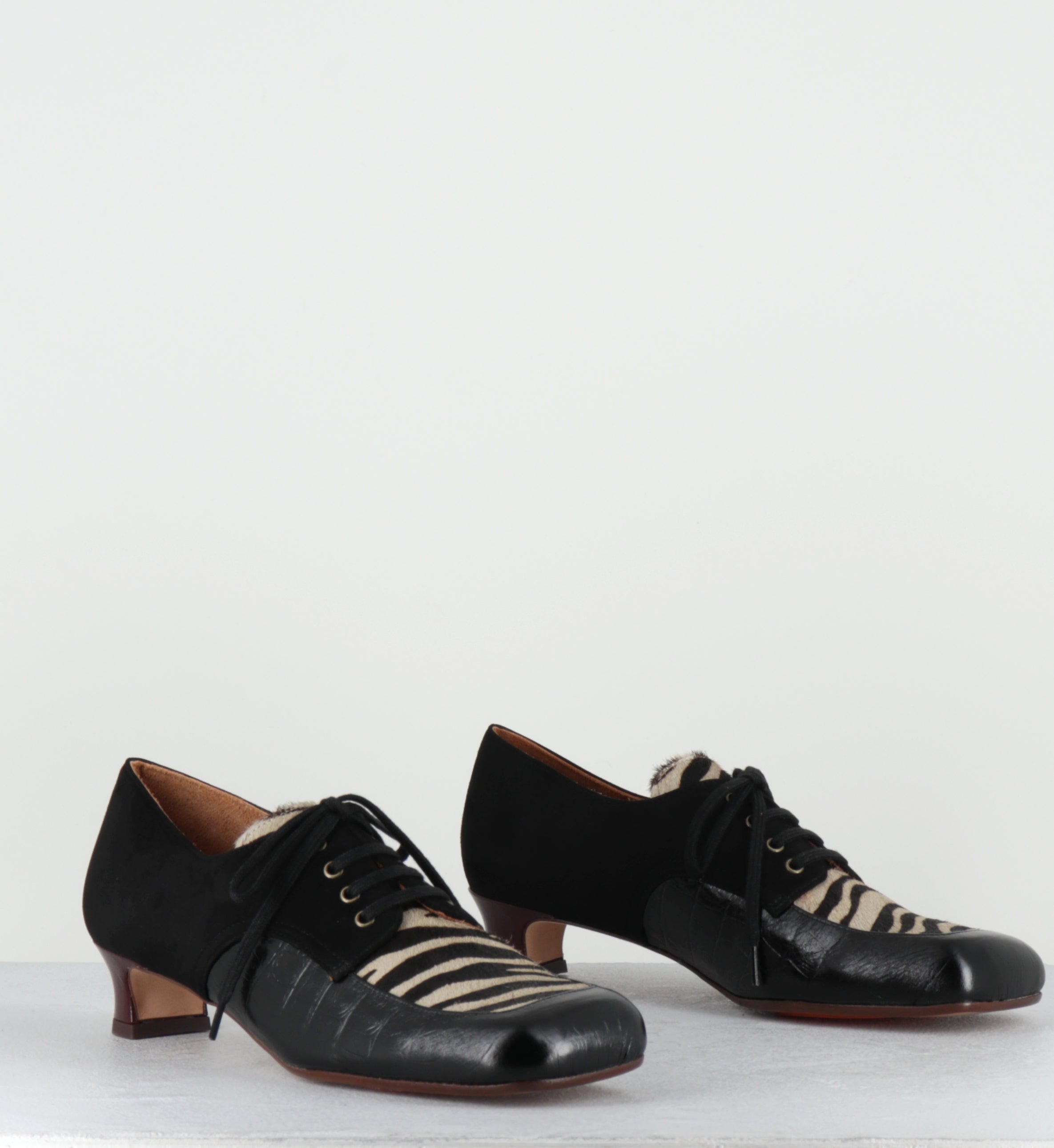 Chaussures à lacets cuir noir et zèbre - IZMAYA KRAKOVA NEGRO