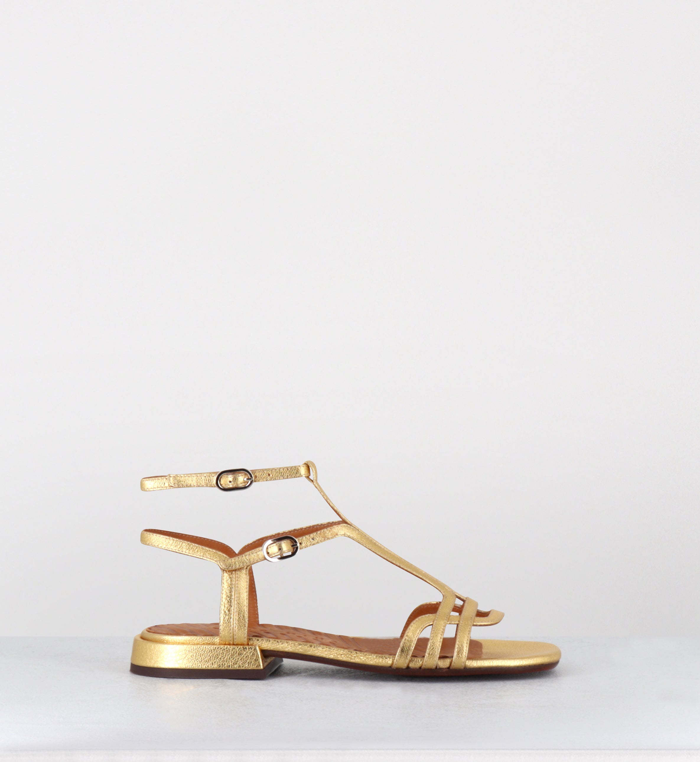 Sandales plates multi-brides en cuir doré - TYALA DALI ORO