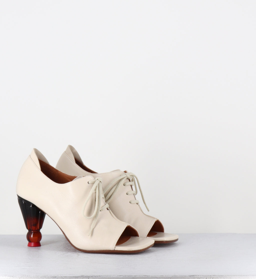 Open-boots en cuir blanc cassé talon plexi - UTILITY KIMERA LECHE