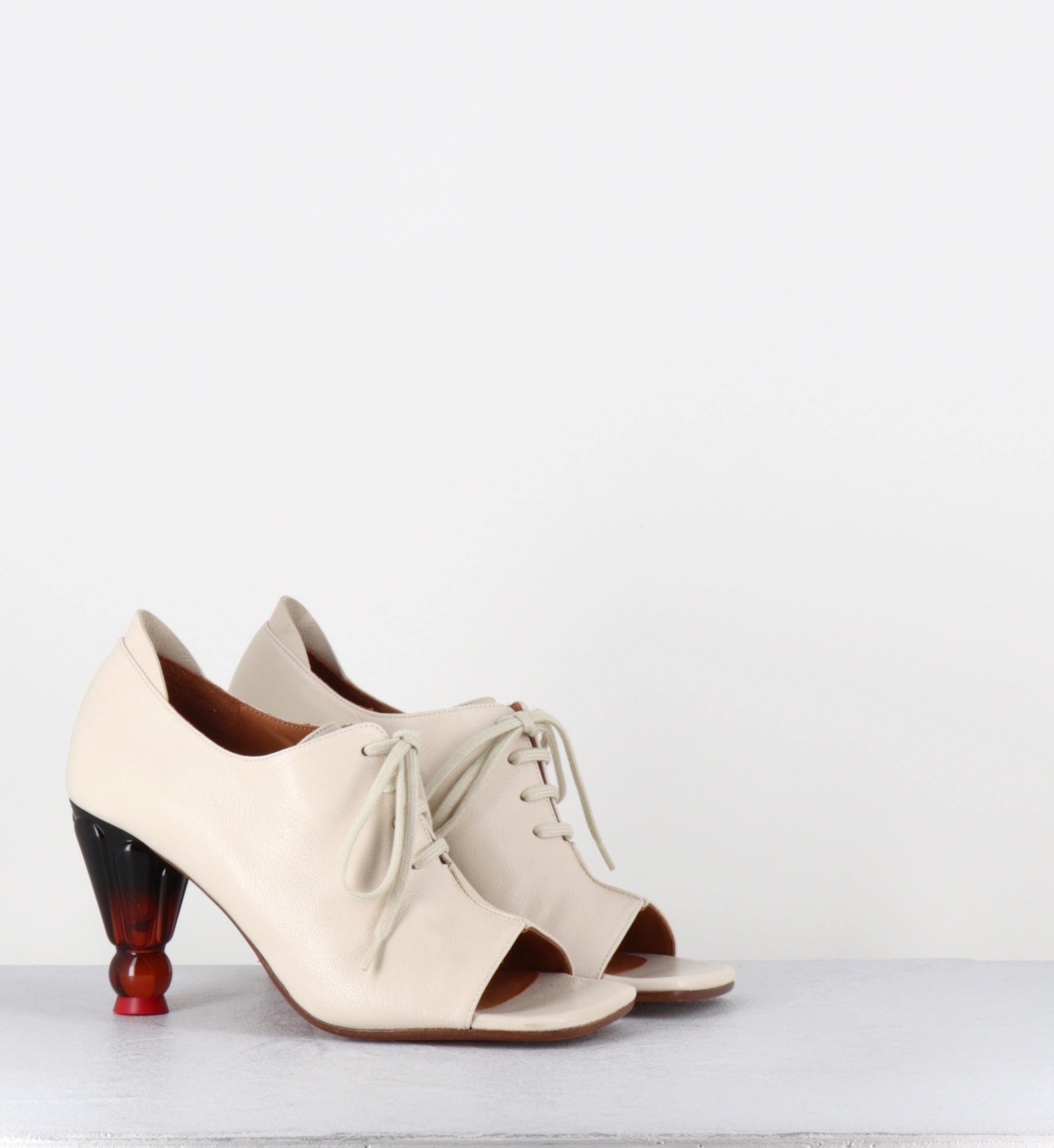 Open-boots en cuir blanc cassé talon plexi - UTILITY KIMERA LECHE