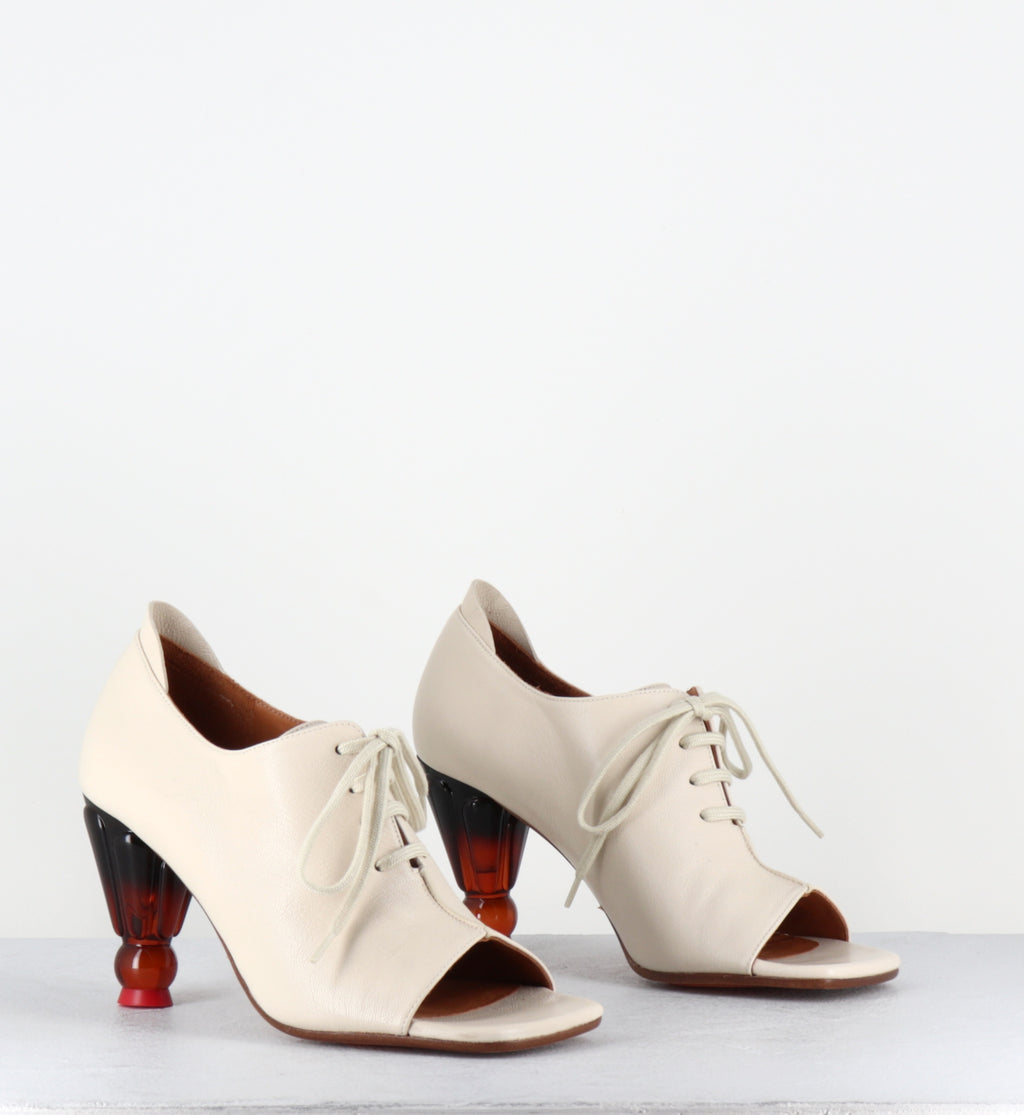 Open-boots en cuir blanc cassé talon plexi - UTILITY KIMERA LECHE