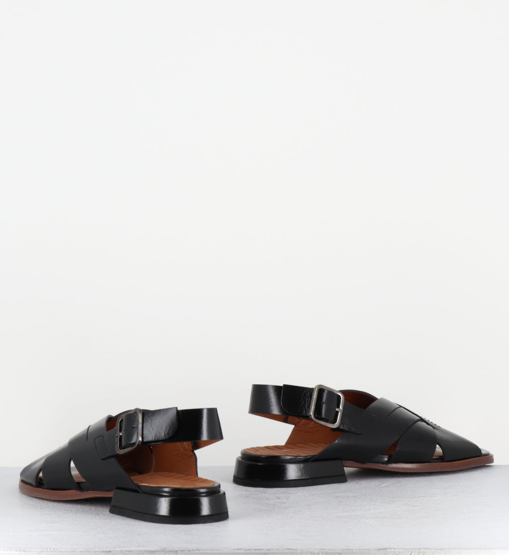 Sandales plates en cuir noir - WATATA MACAO NEGRO