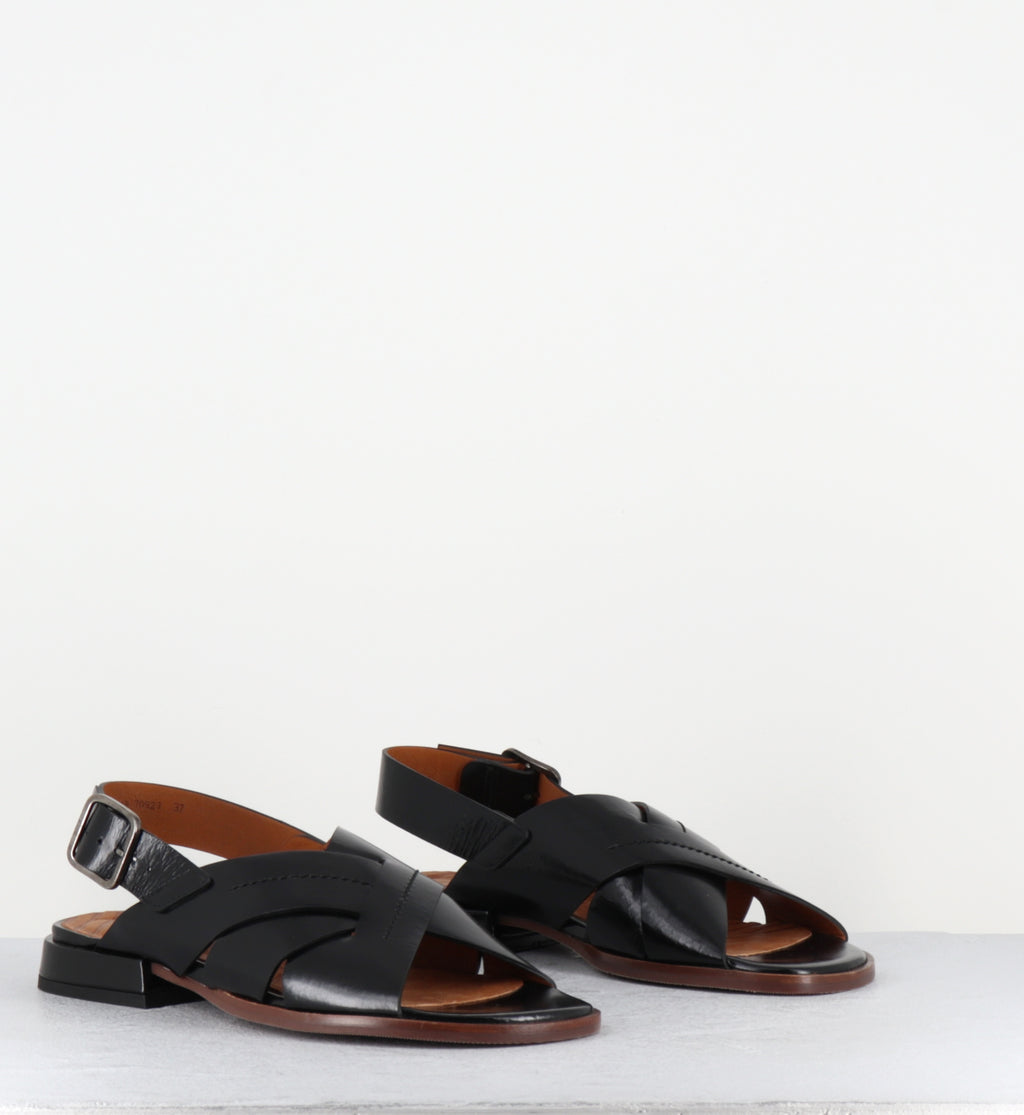 Sandales plates en cuir noir - WATATA MACAO NEGRO