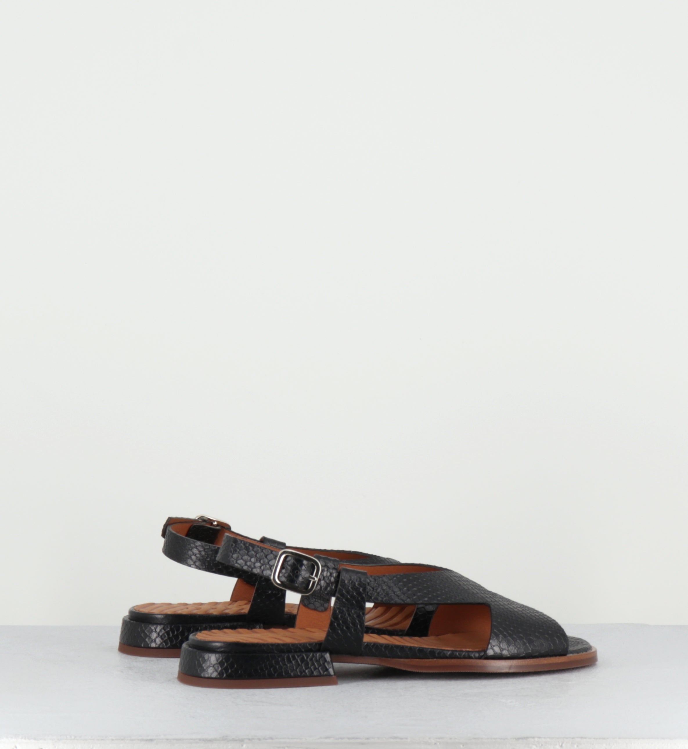 Sandales plates en cuir noir - WENTA48 PIEL NERO