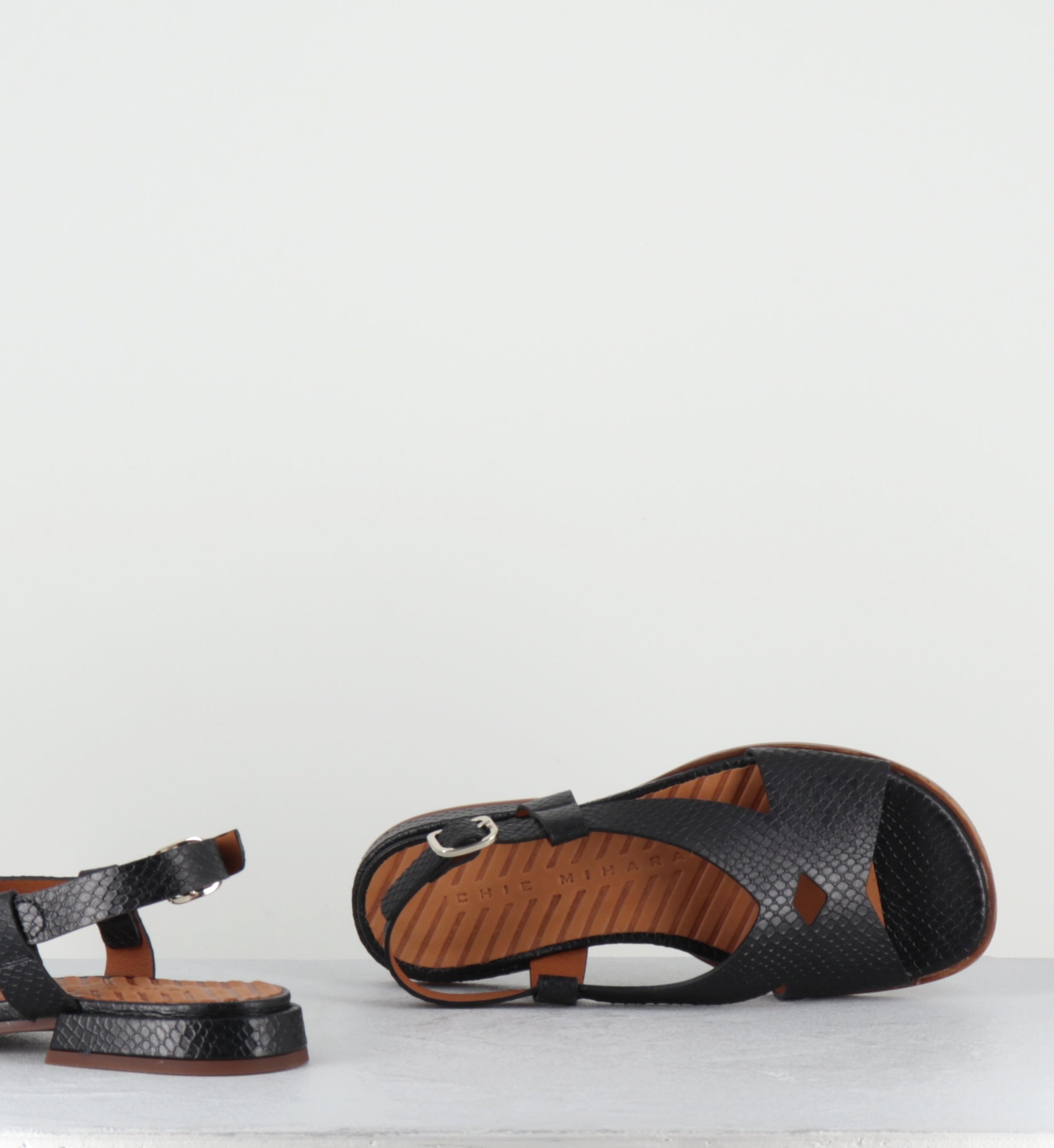 Sandales plates en cuir noir - WENTA48 PIEL NERO
