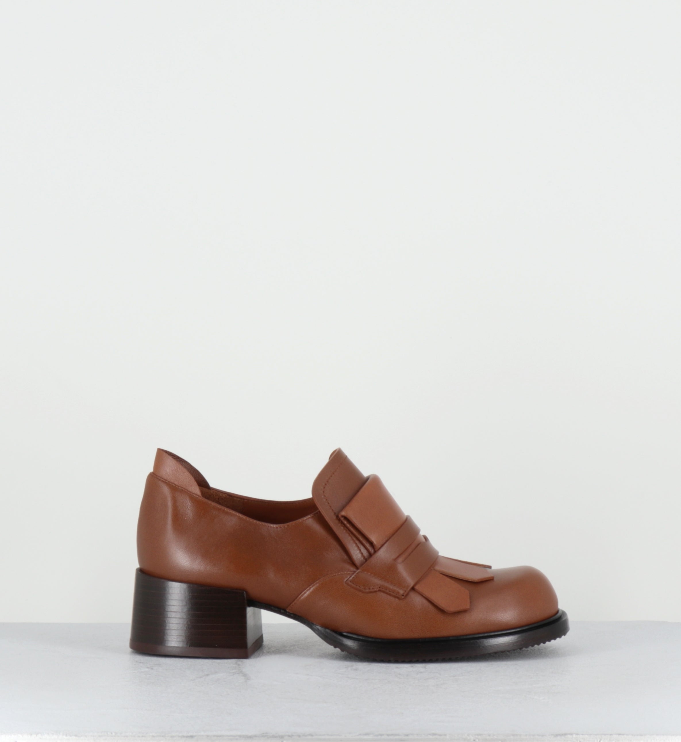 Mocassins à talon en cuir camel - XUDAI TALEU CUERO