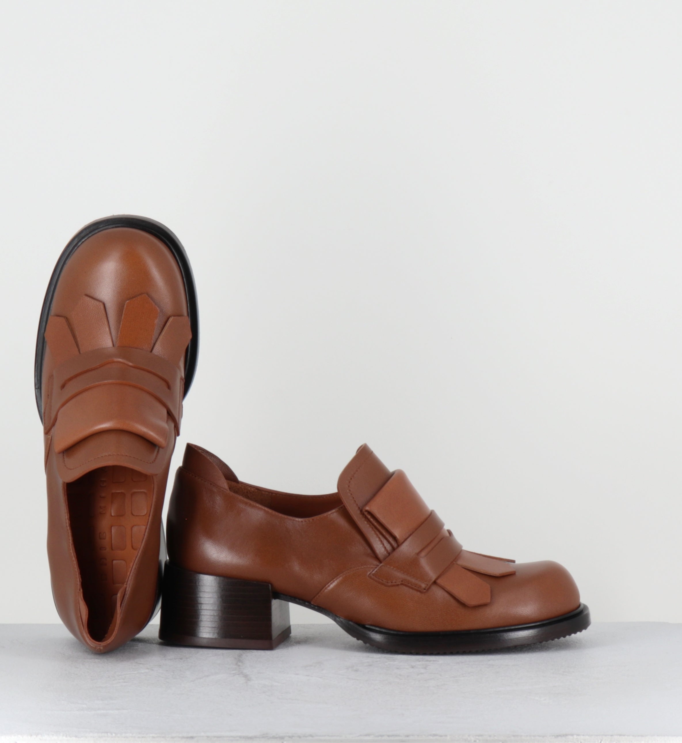 Mocassins à talon en cuir camel - XUDAI TALEU CUERO