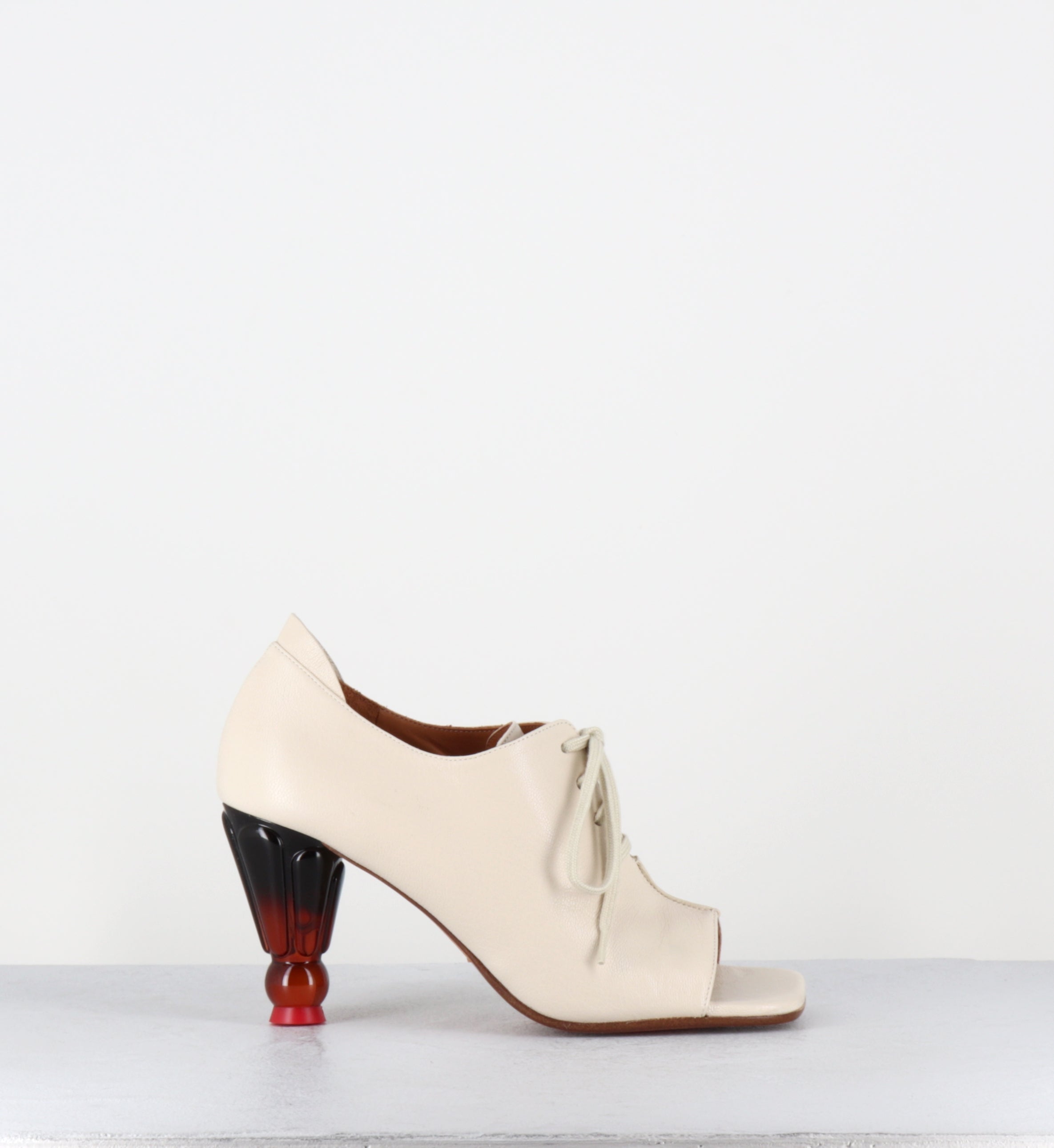 Open-boots en cuir blanc cassé talon plexi - UTILITY KIMERA LECHE