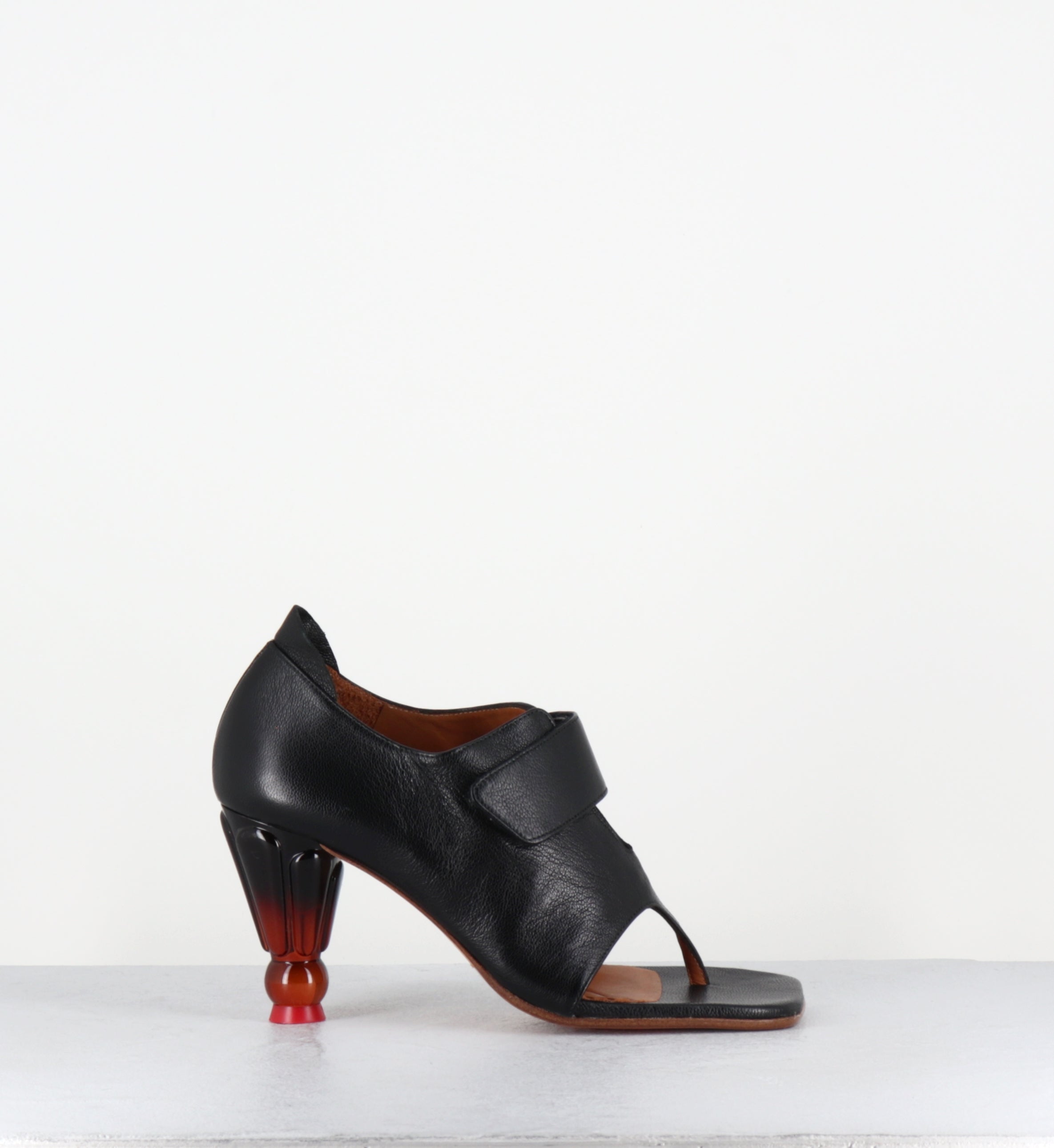 Open toe tong en cuir noir - UZONO KIMERA NEGRO