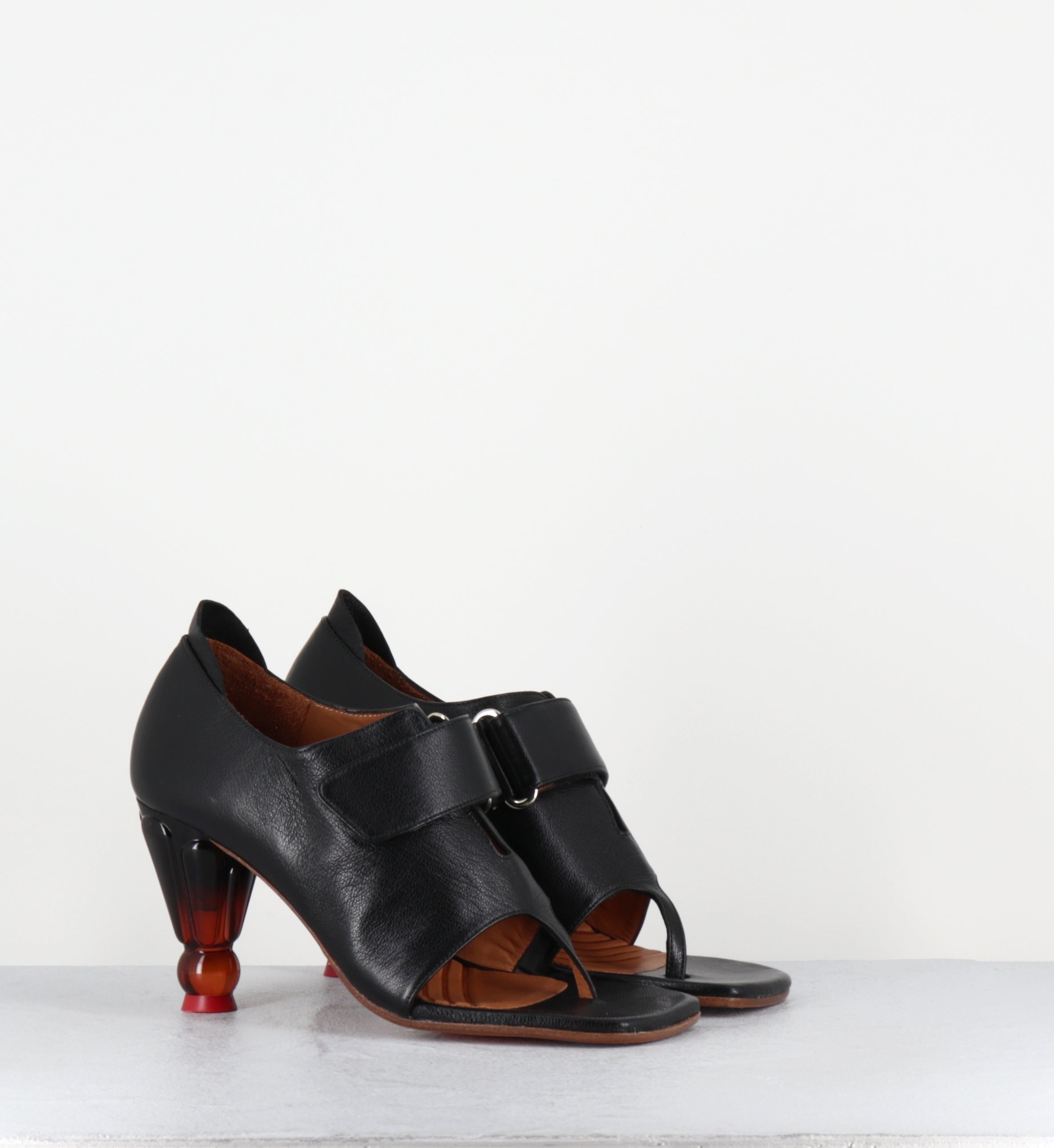 Open toe tong en cuir noir - UZONO KIMERA NEGRO