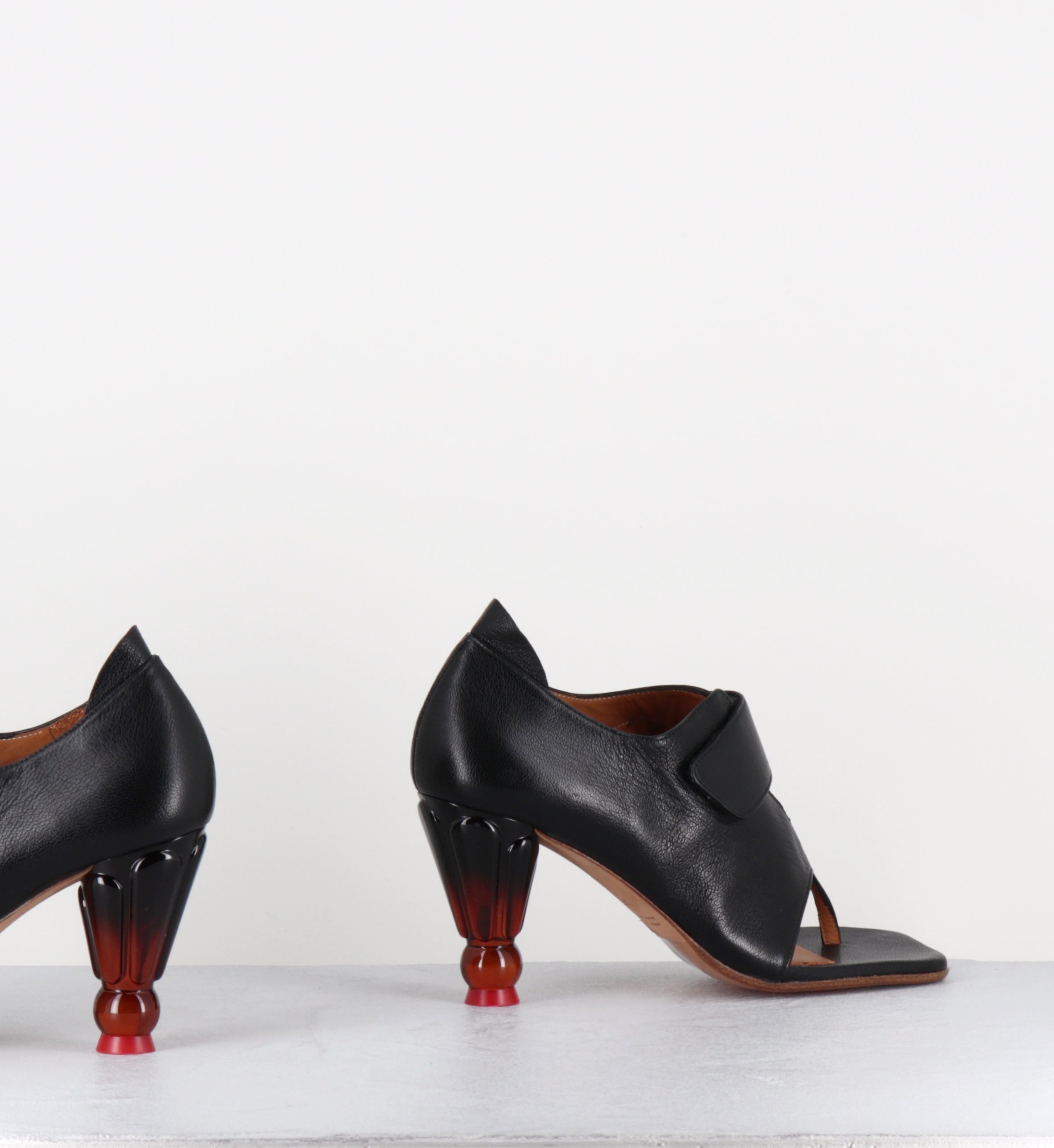 Open toe tong en cuir noir - UZONO KIMERA NEGRO