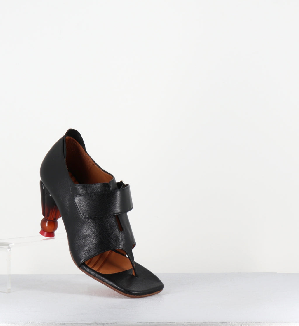 Open toe tong en cuir noir - UZONO KIMERA NEGRO