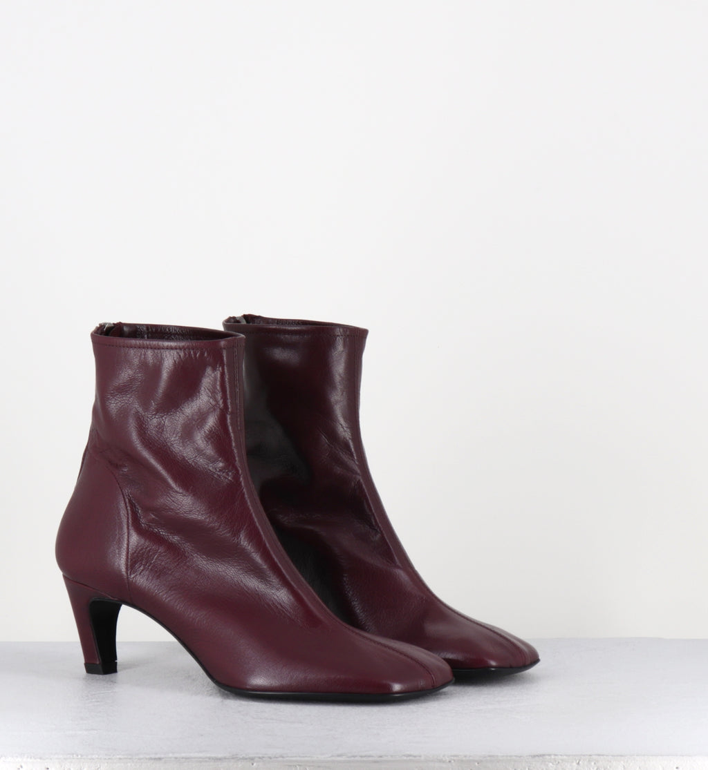 Boots en cuir prune bout carré - E4643 GLOVE WINE